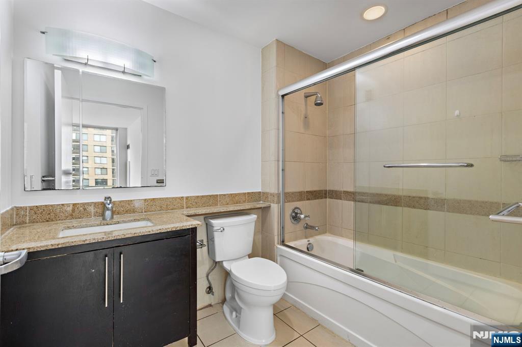 Jersey City, New Jersey, 07310, United States, 2 Bedrooms Bedrooms, ,2 BathroomsBathrooms,Residential,For Sale,1868291