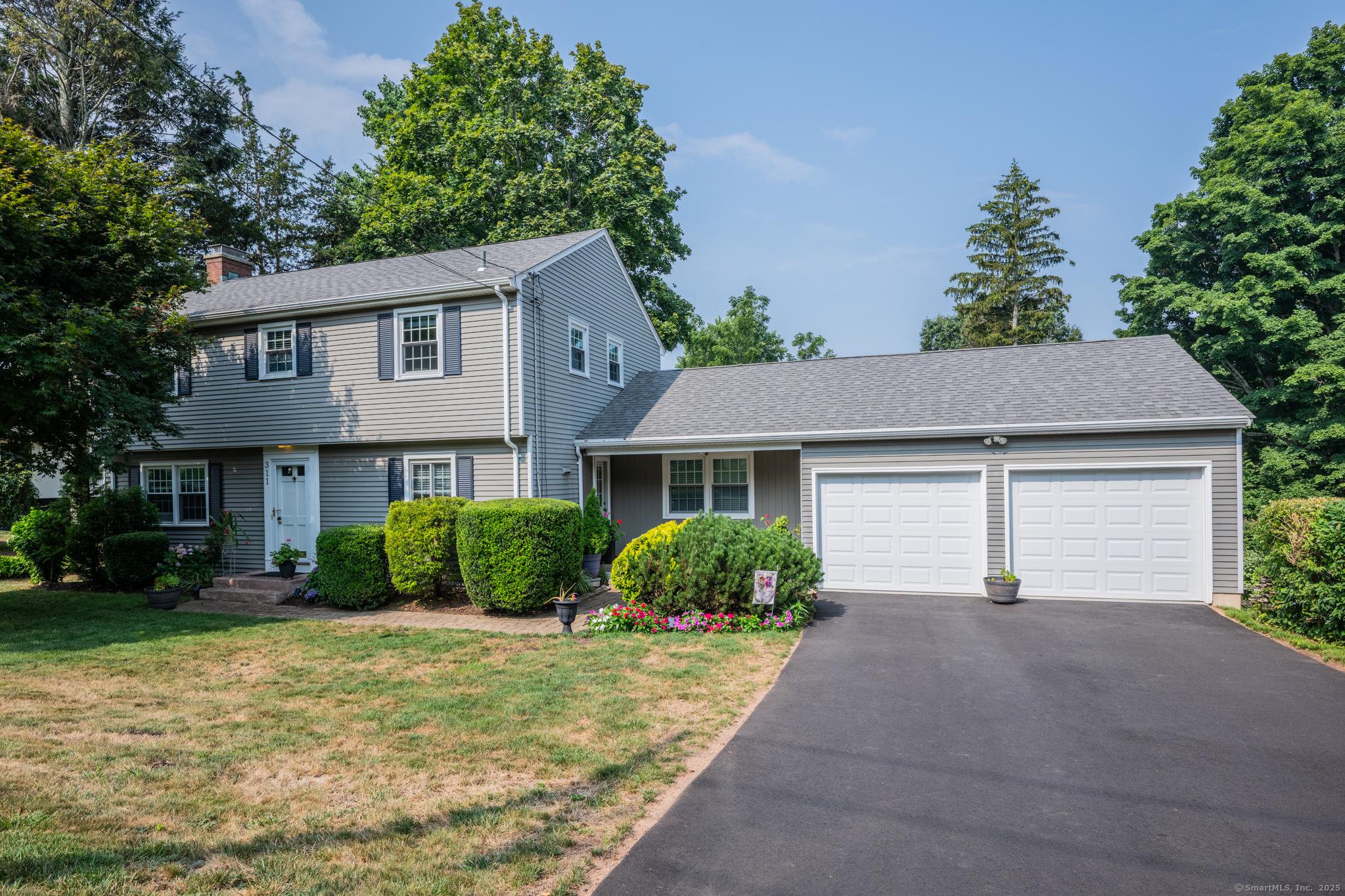 Middletown, Connecticut, 06457, United States, 4 Bedrooms Bedrooms, ,2 BathroomsBathrooms,Residential,For Sale,1920359