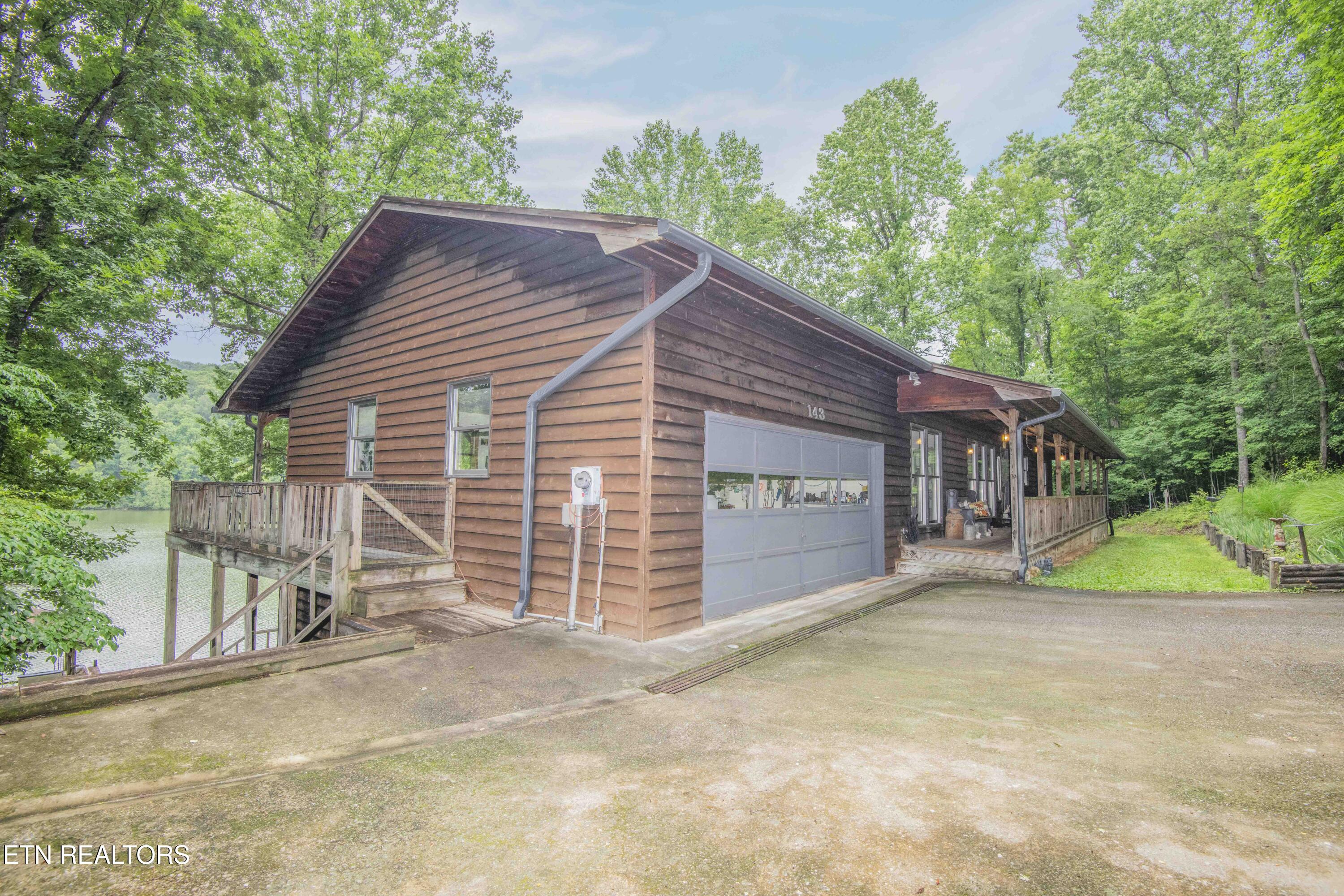 Kingston, Tennessee, 37763, United States, 3 Bedrooms Bedrooms, ,3 BathroomsBathrooms,Residential,For Sale,2013795