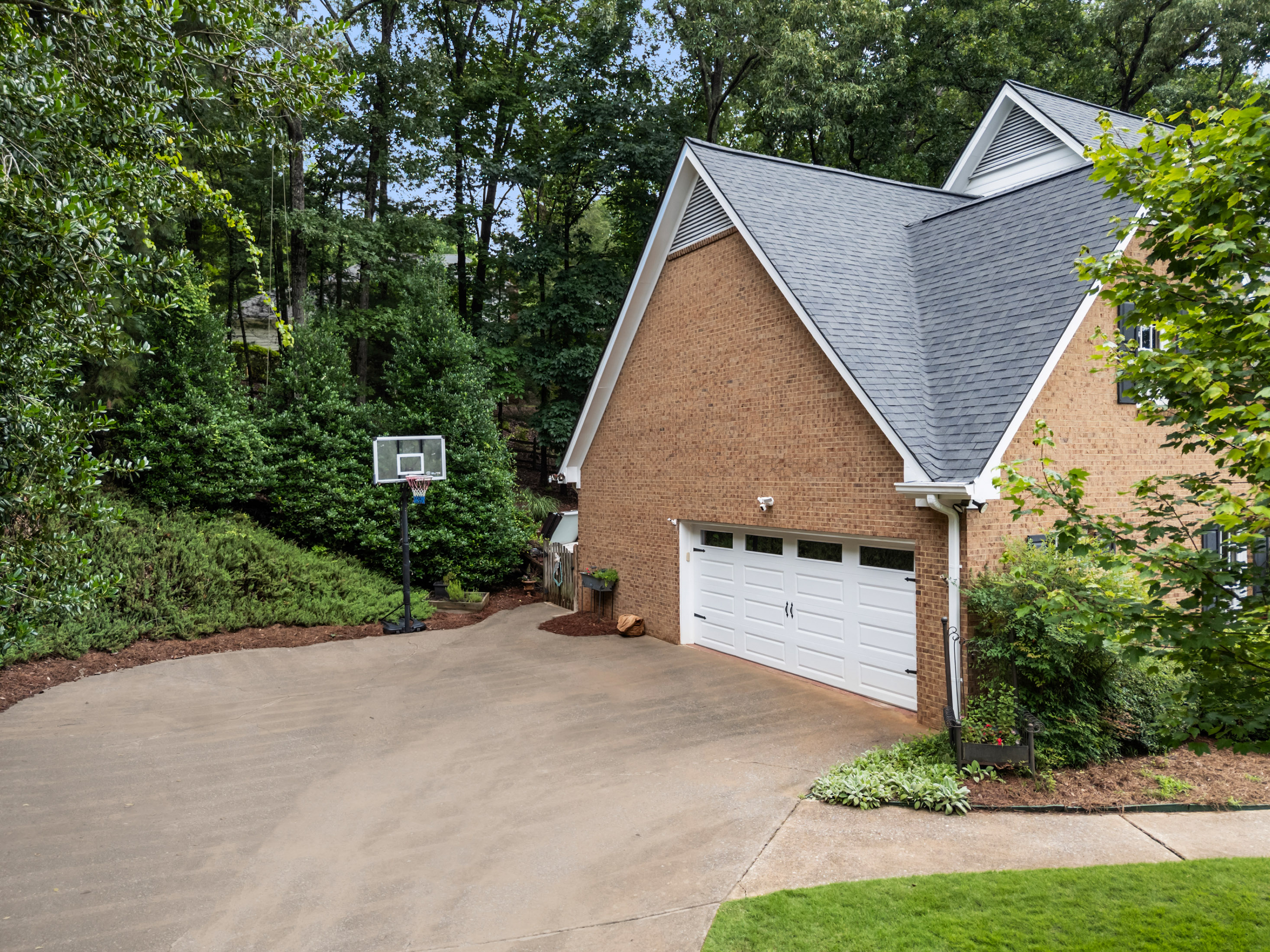  Beautifully Updated Brick Home on Quiet Cul-de-sac in Desirable Horseshoe Bend - 物件實景