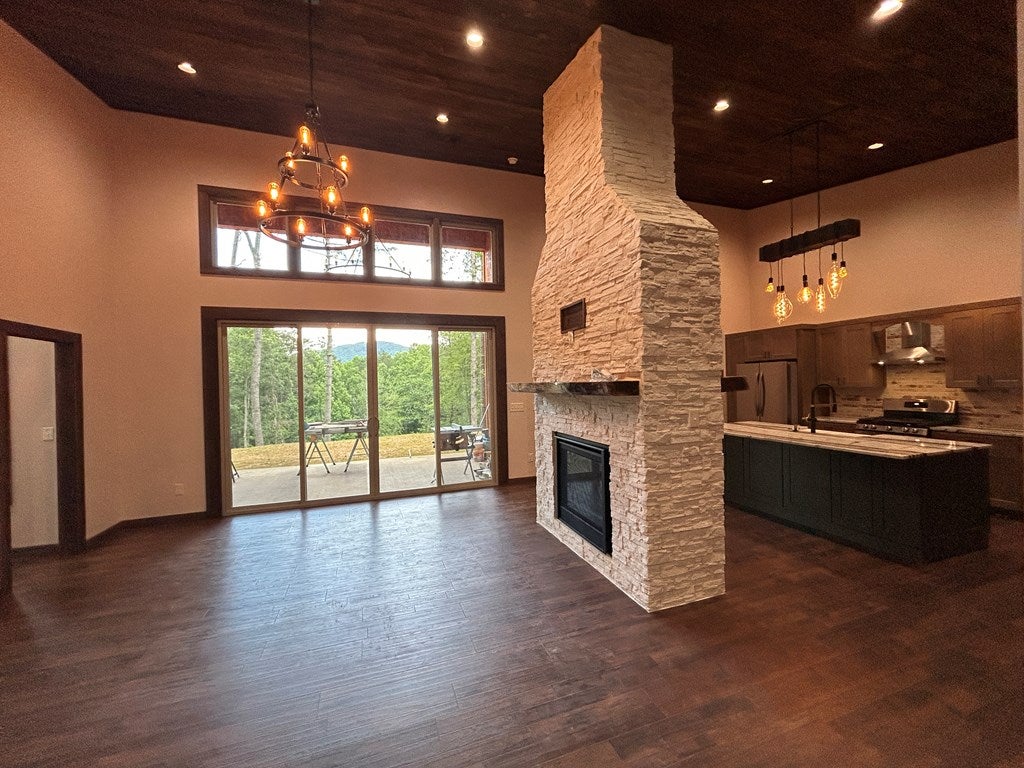 Mineral Bluff, Georgia, 30559, United States, 3 Bedrooms Bedrooms, ,3 BathroomsBathrooms,Residential,For Sale,1871294