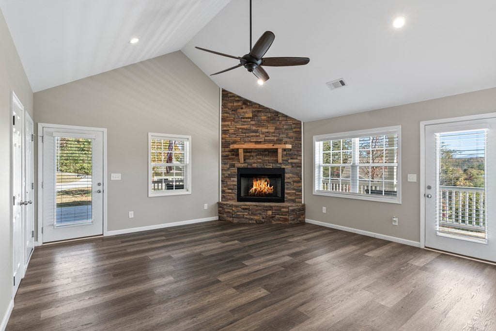 Blue Ridge, Georgia, 30513, United States, 3 Bedrooms Bedrooms, ,2 BathroomsBathrooms,Residential,For Sale,1987936