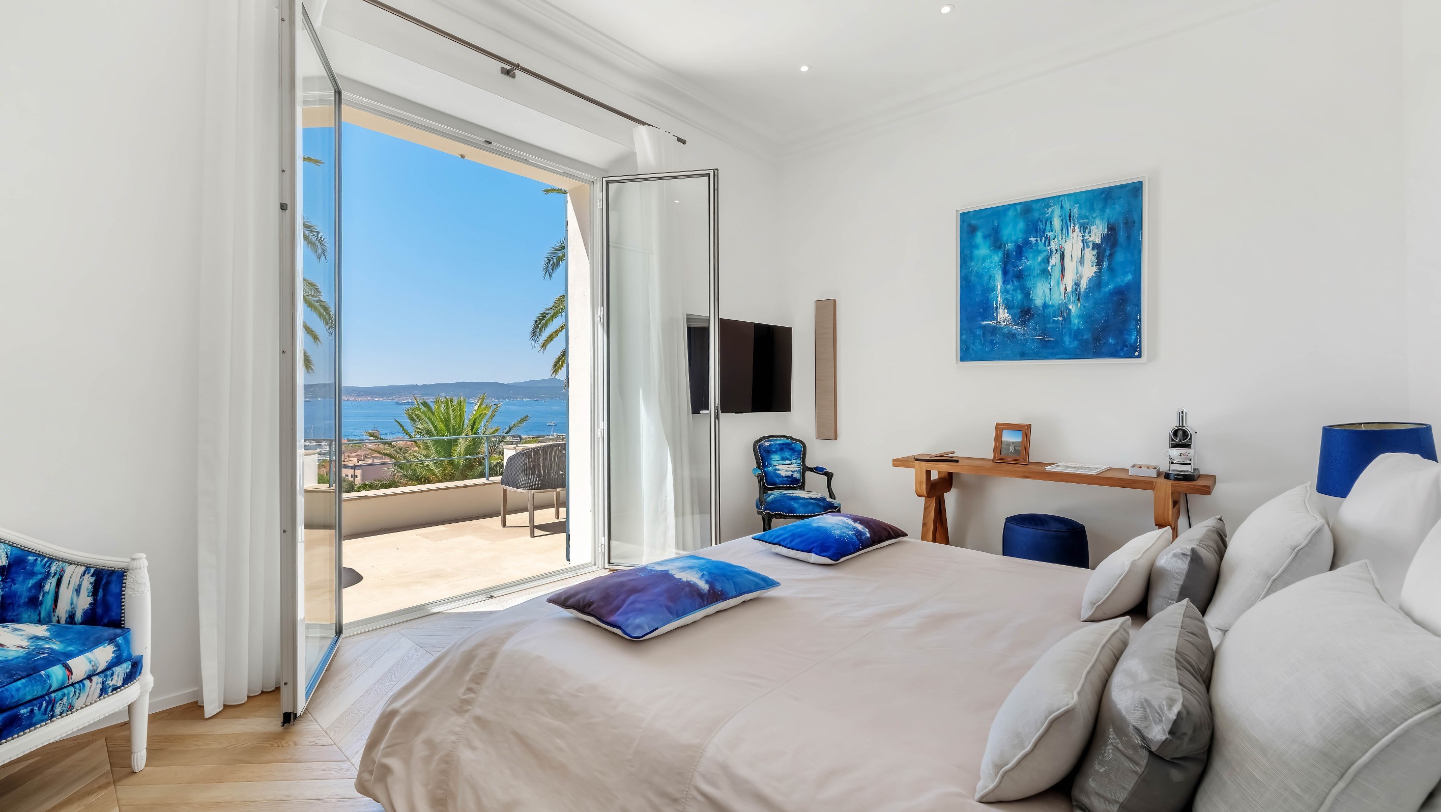  Luxury villa with panoramic Saint-Tropez views for sale in Sainte-Maxime - 物件實景