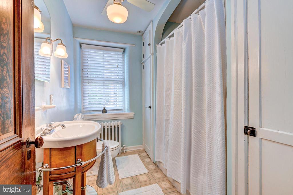 Harleysville, Pennsylvania, 19438, United States, 4 Bedrooms Bedrooms, ,3 BathroomsBathrooms,Residential,For Sale,1912462