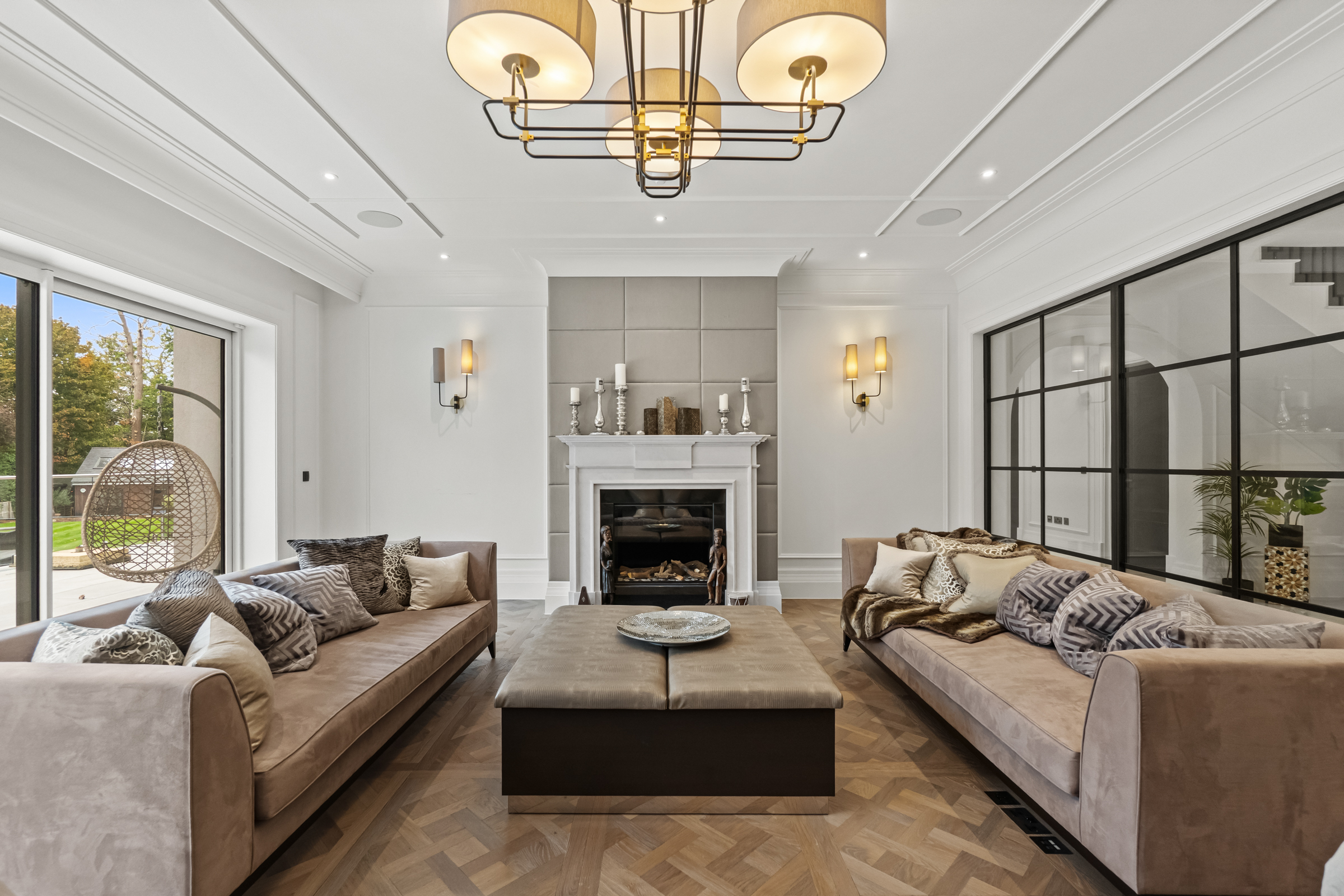  A seven-bedroom Cobham home with a swimming pool and landscaped gardens - 物件實景