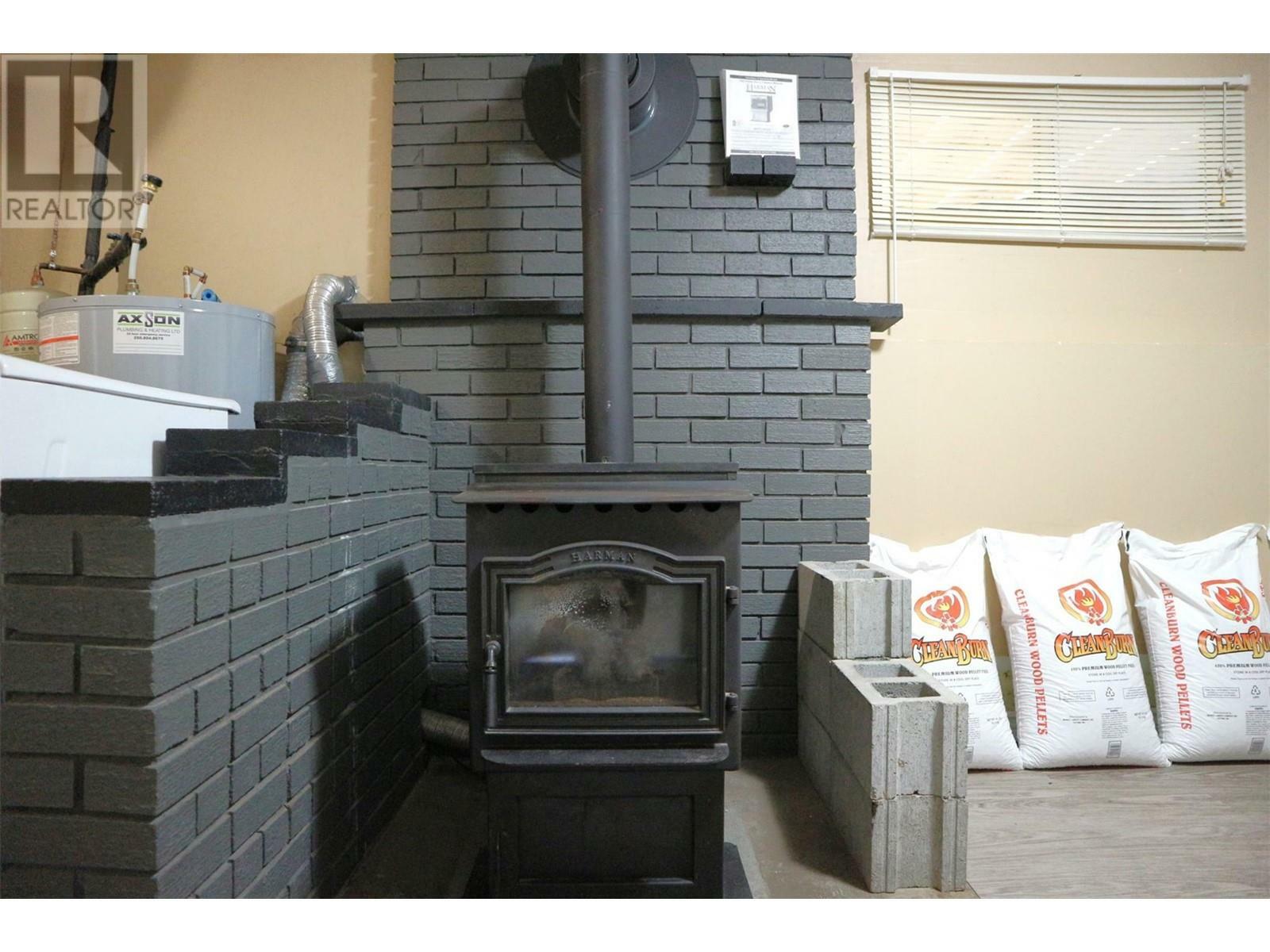 SICAMOUS, British Columbia, V0E 2V1, CA, 5 Bedrooms Bedrooms, ,2 BathroomsBathrooms,Residential,For Sale,1838674