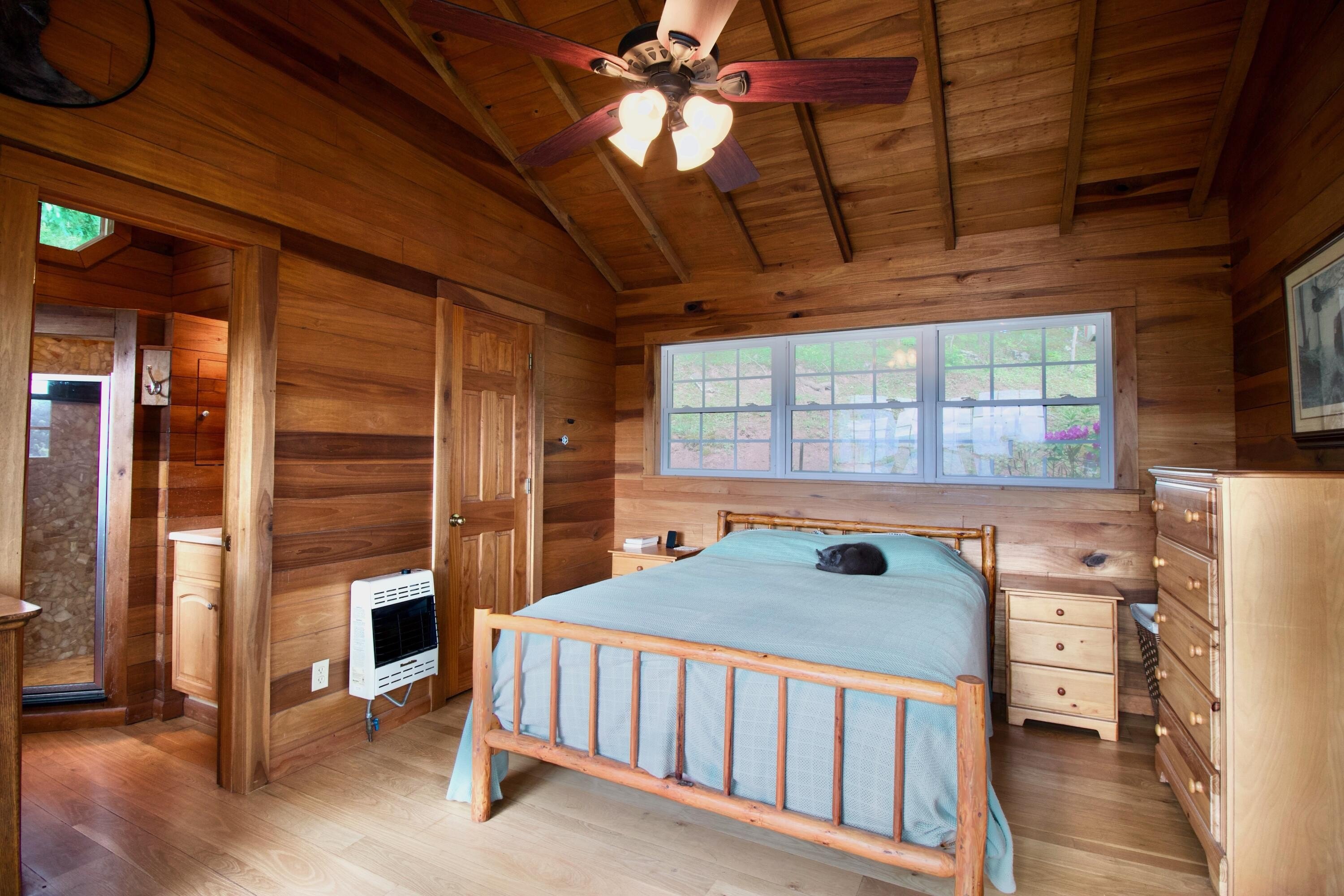 Hinton, West Virginia, 25951, United States, 3 Bedrooms Bedrooms, ,2 BathroomsBathrooms,Residential,For Sale,1847194