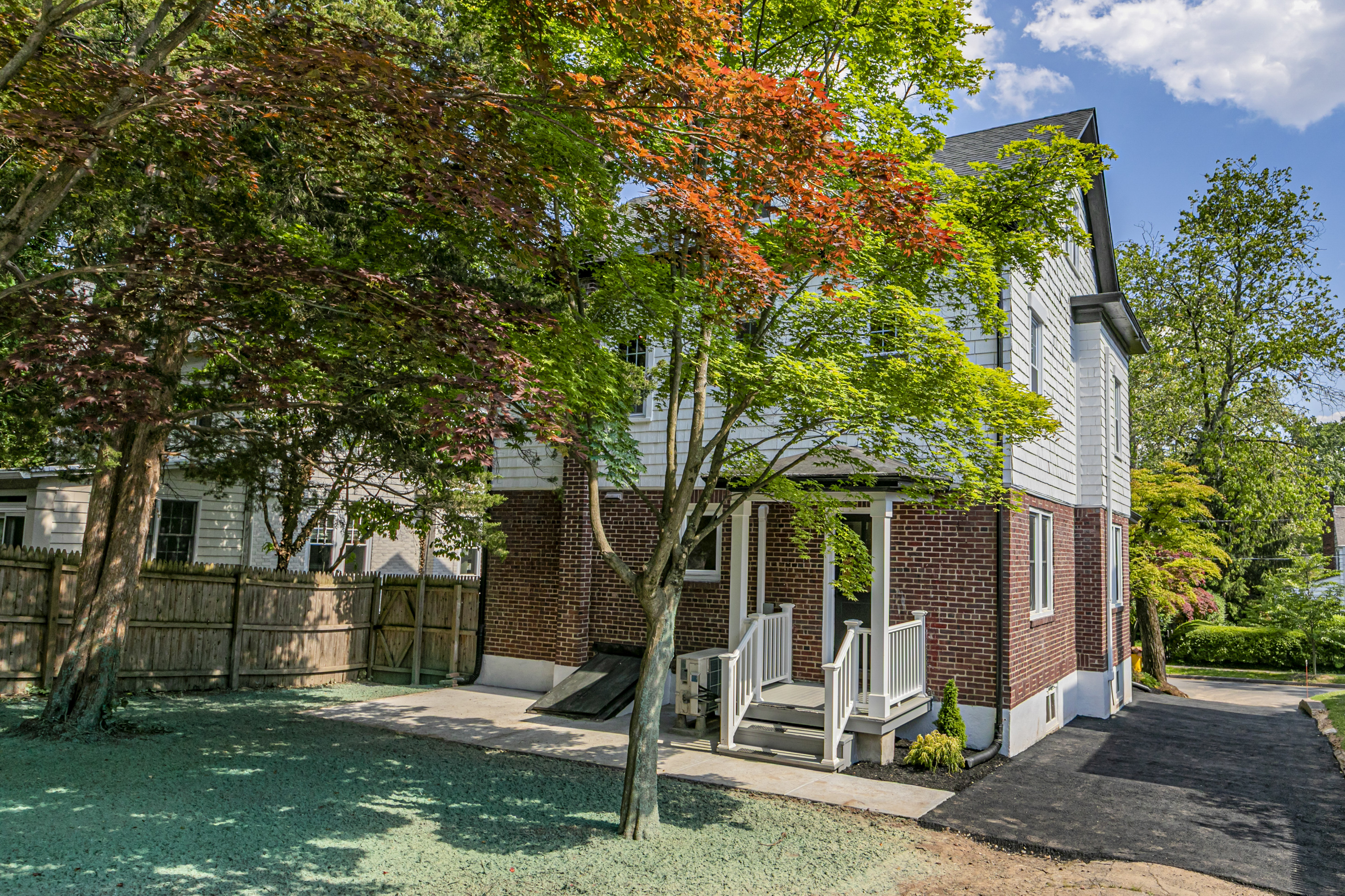  Smartly Updated Vintage Home with a Perfect Location - 物件實景