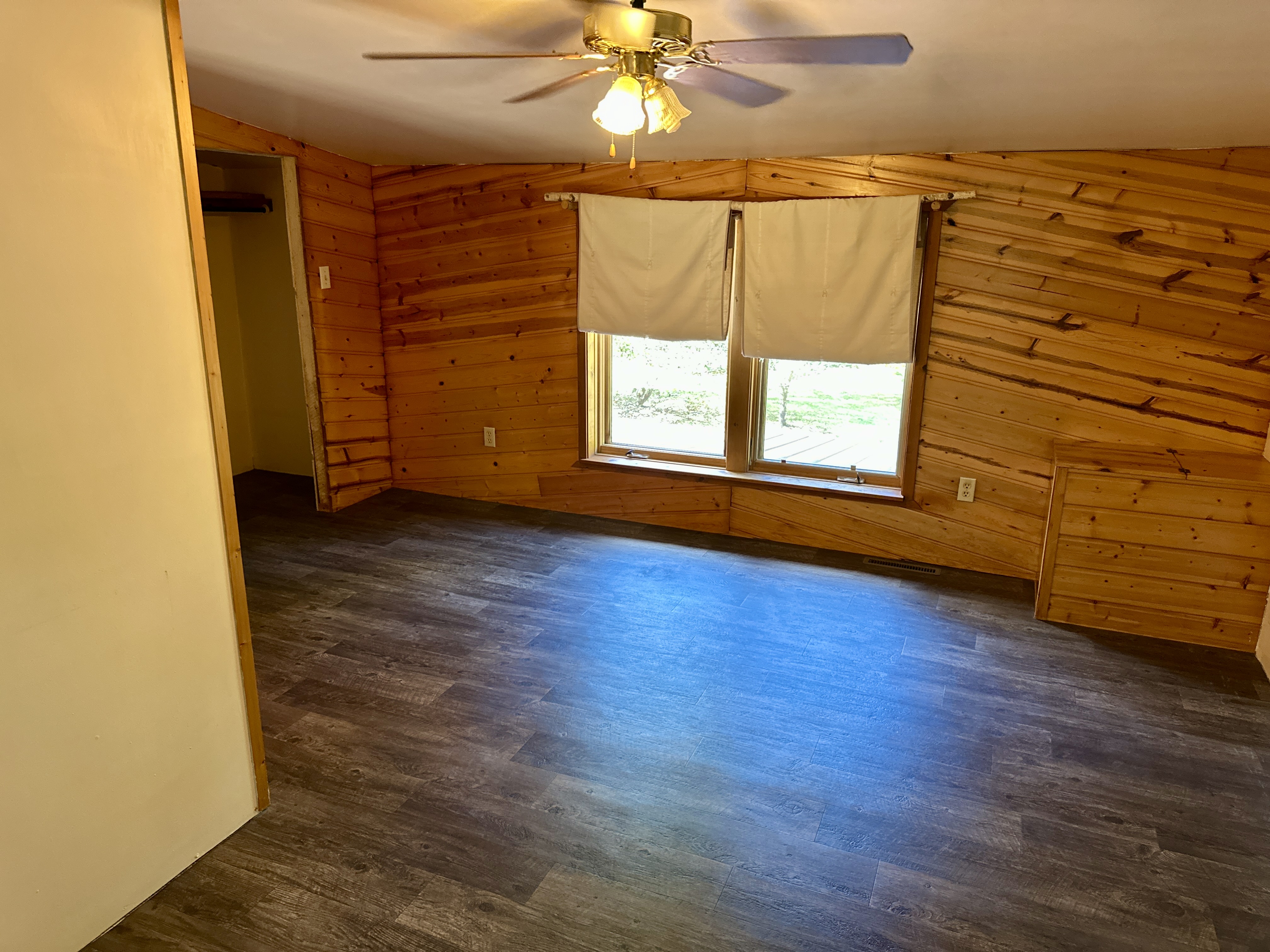 Tomahawk, Wisconsin, 54487, United States, 2 Bedrooms Bedrooms, ,2 BathroomsBathrooms,Residential,For Sale,1975533