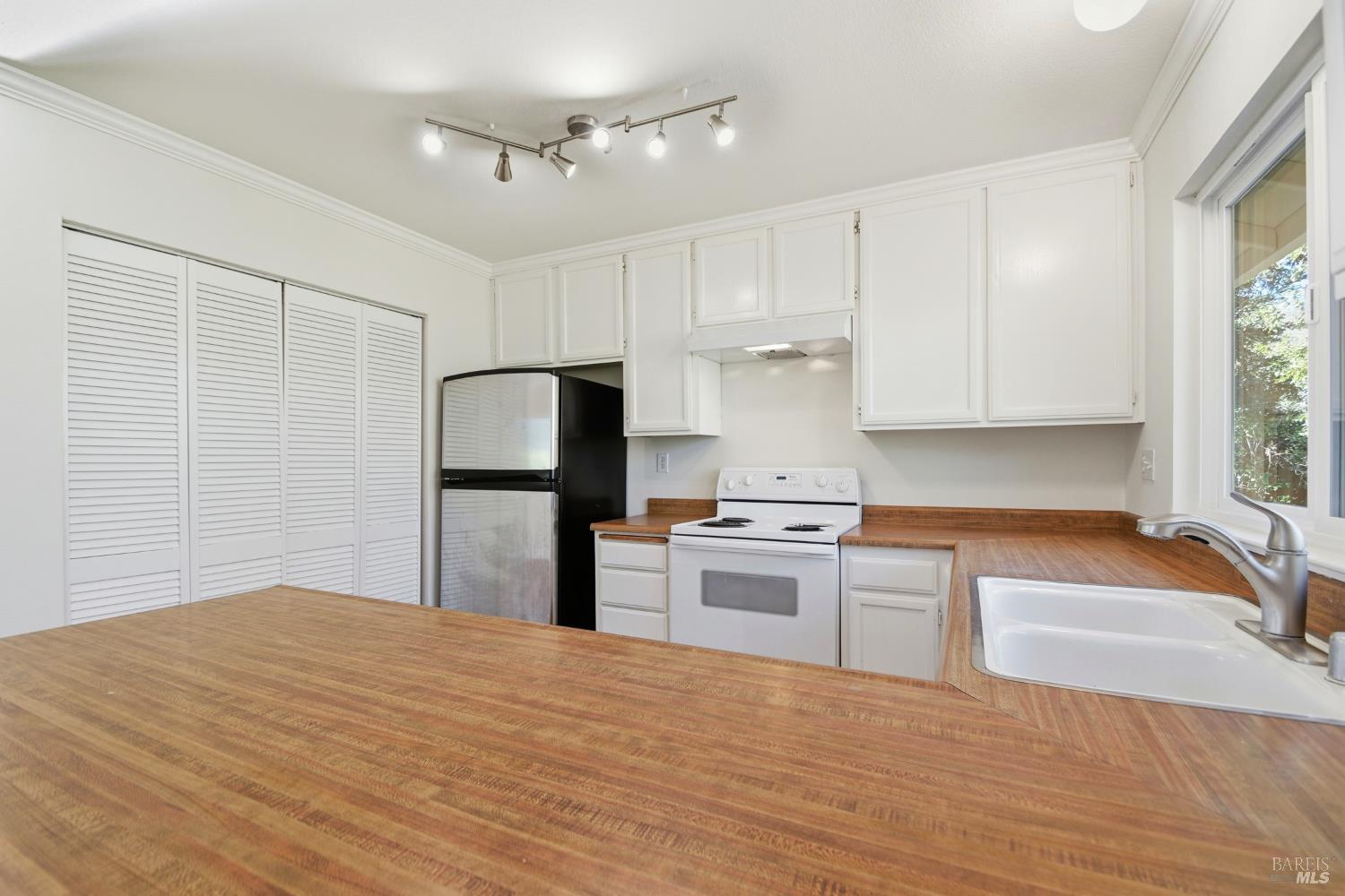 Santa Rosa, California, 95409, United States, 3 Bedrooms Bedrooms, ,2 BathroomsBathrooms,Residential,For Sale,1998467