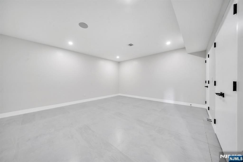 Tenafly, New Jersey, 07670, United States, 6 Bedrooms Bedrooms, ,6 BathroomsBathrooms,Residential,For Sale,1906714