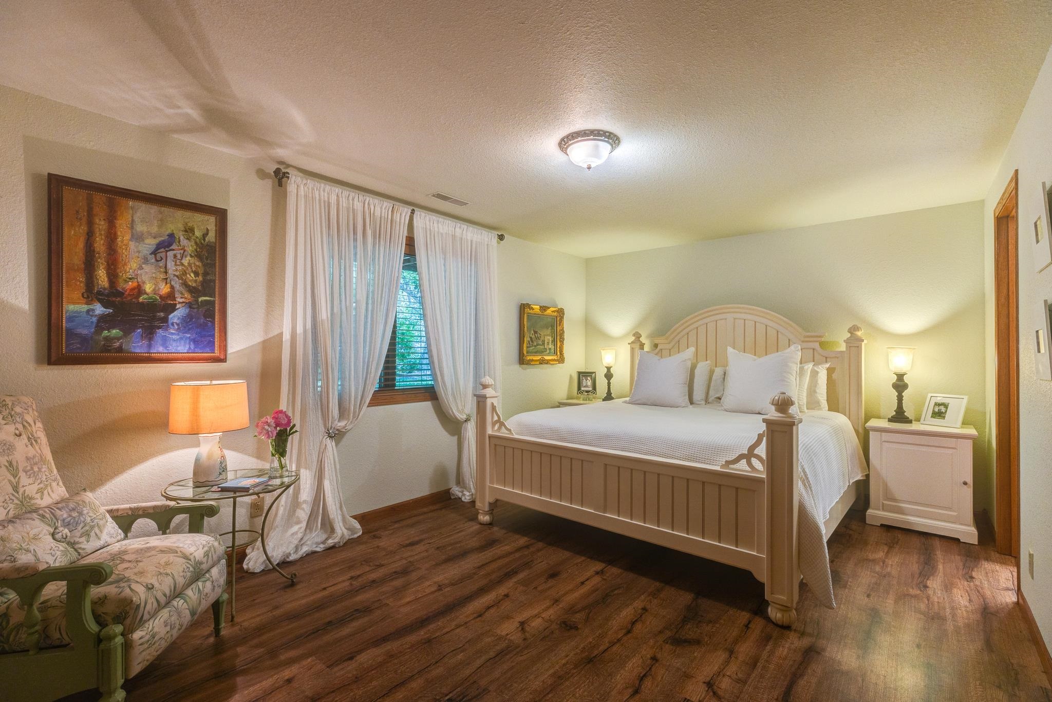 Abilene, Kansas, 67410, United States, 4 Bedrooms Bedrooms, ,4 BathroomsBathrooms,Residential,For Sale,1817702
