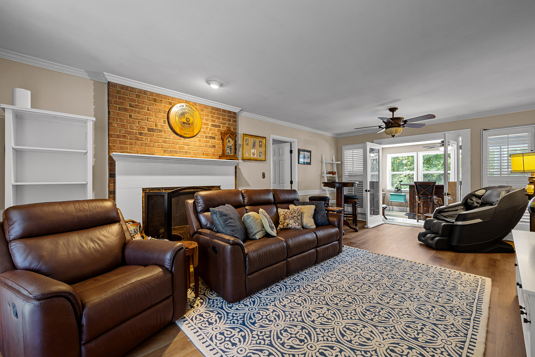  Beautiful Home with Backyard Retreat in Hillandale - 物件實景