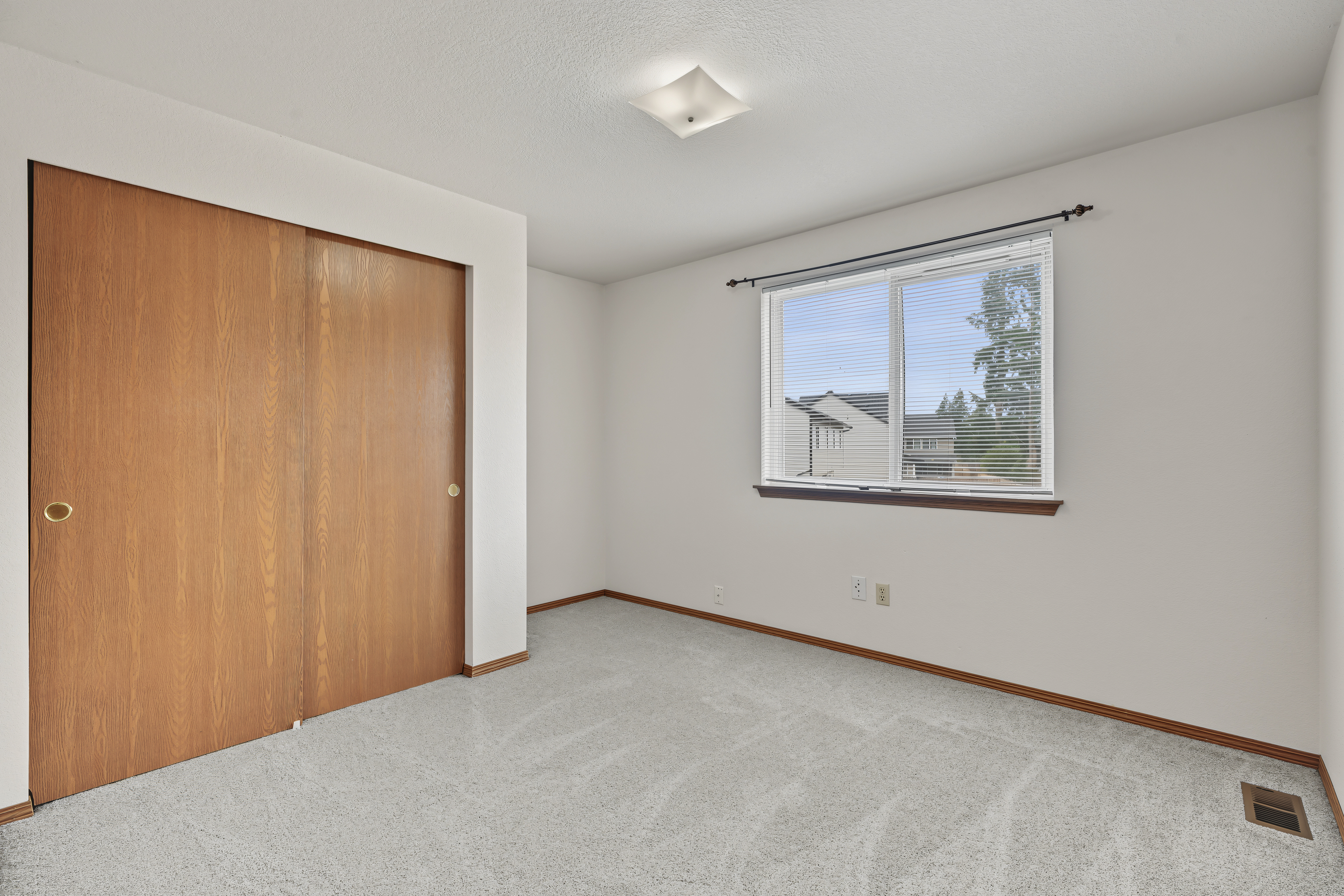  19818 10th Av Ct E, Spanaway, WA 98387 - 物件實景