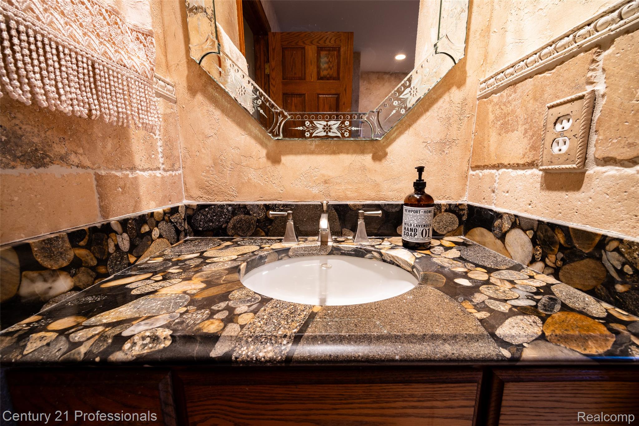 Rochester, Michigan, 48306, United States, 4 Bedrooms Bedrooms, ,3 BathroomsBathrooms,Residential,For Sale,1980039