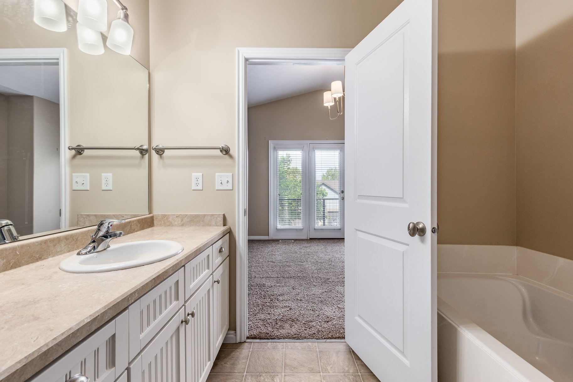  End Unit Townhome in prime location - 物件實景