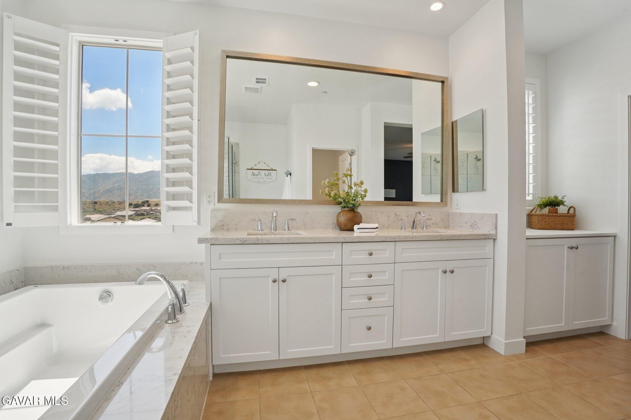 Palmdale, California, 93551, United States, 4 Bedrooms Bedrooms, ,4 BathroomsBathrooms,Residential,For Sale,2033193