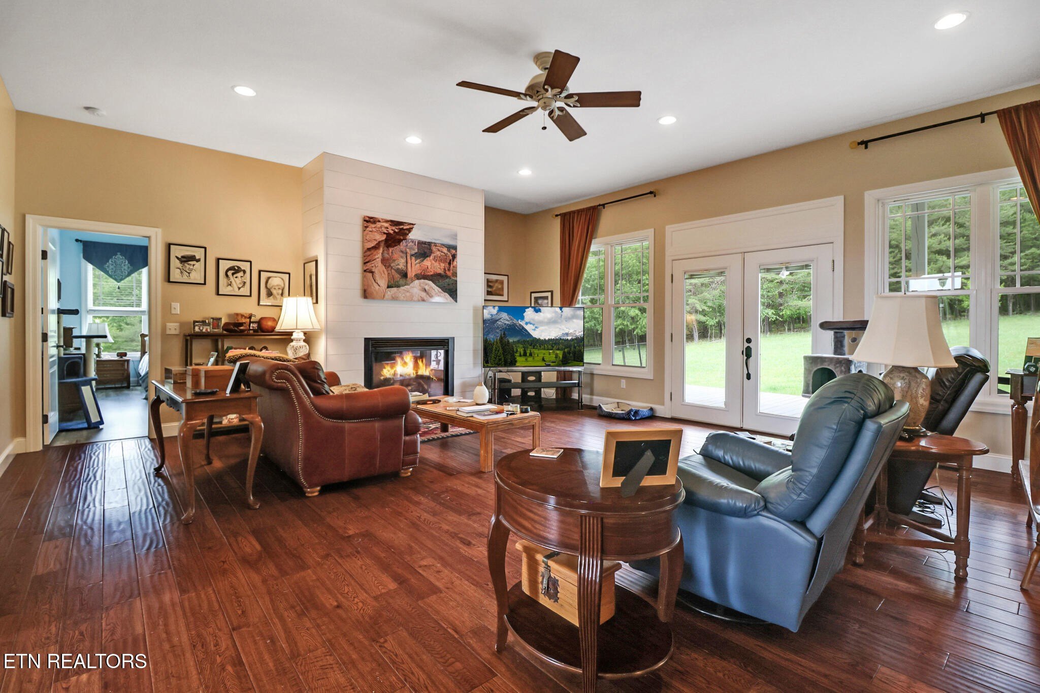 Crossville, Tennessee, 38555, United States, 3 Bedrooms Bedrooms, ,4 BathroomsBathrooms,Residential,For Sale,1977944