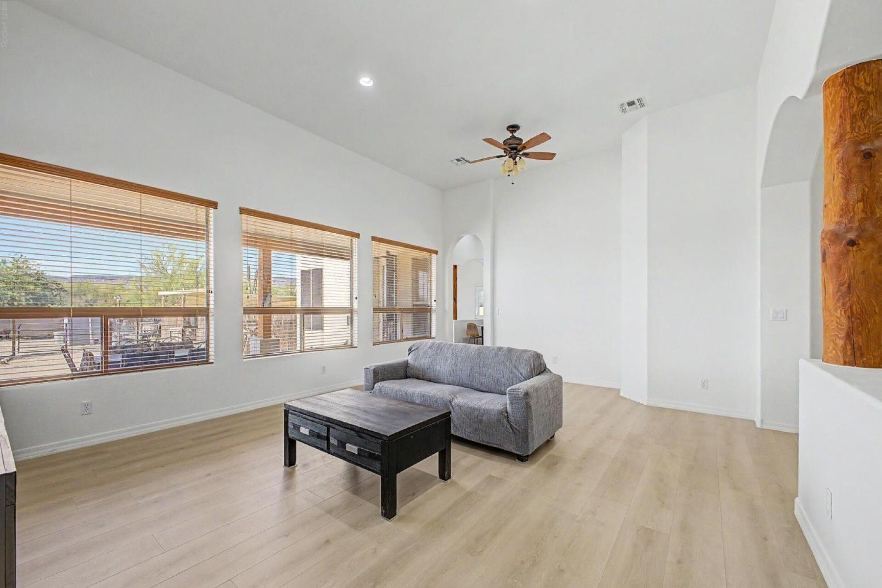  1120 E Circle Mountain Road  New River, AZ - 物件實景