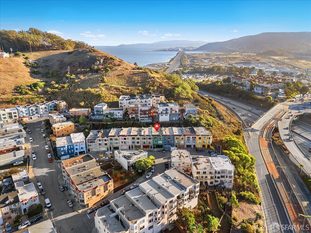 San Francisco, California, 94124, United States, 3 Bedrooms Bedrooms, ,2 BathroomsBathrooms,Residential,For Sale,2001801