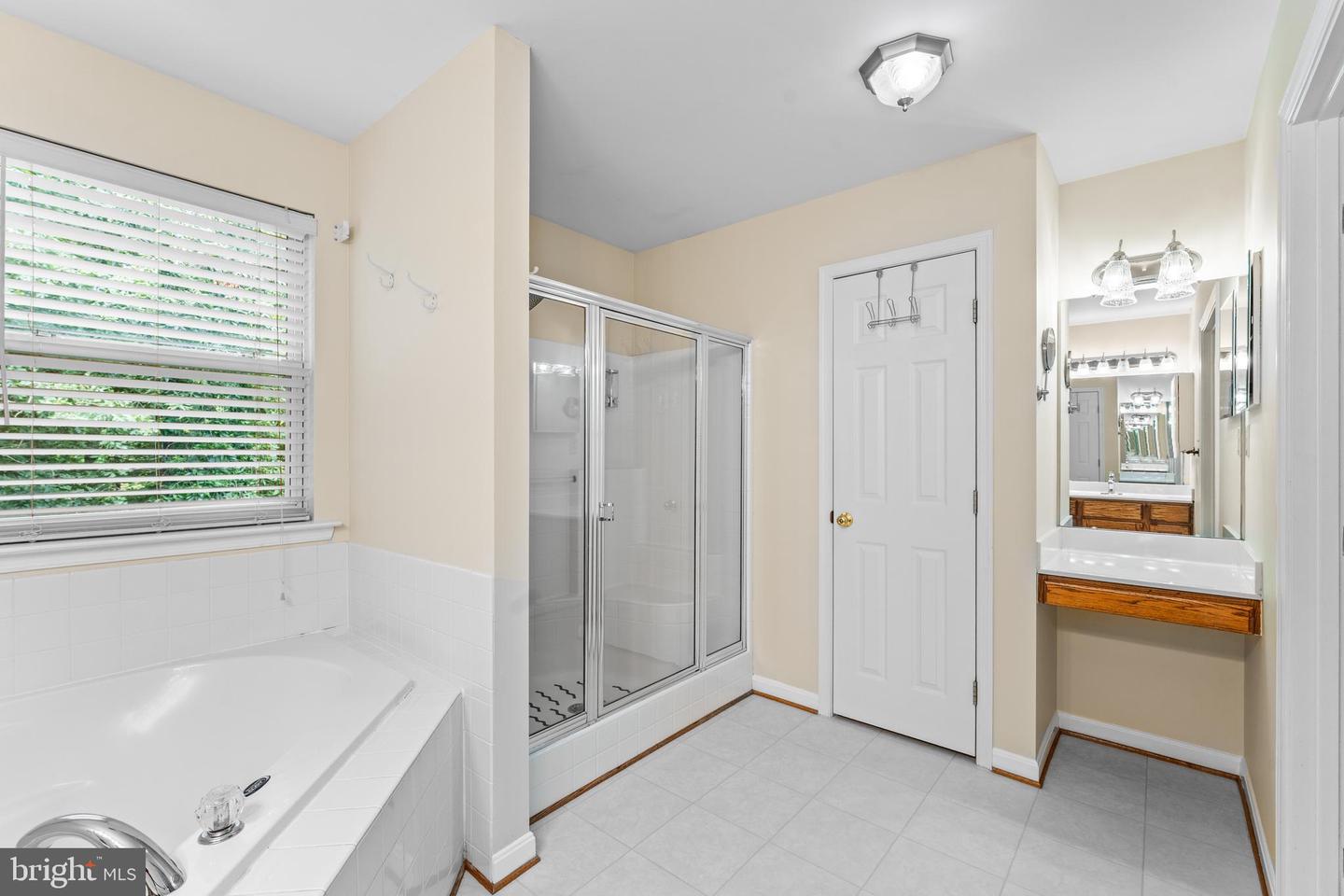 Clinton, Maryland, 20735, United States, 5 Bedrooms Bedrooms, ,5 BathroomsBathrooms,Residential,For Sale,1907711