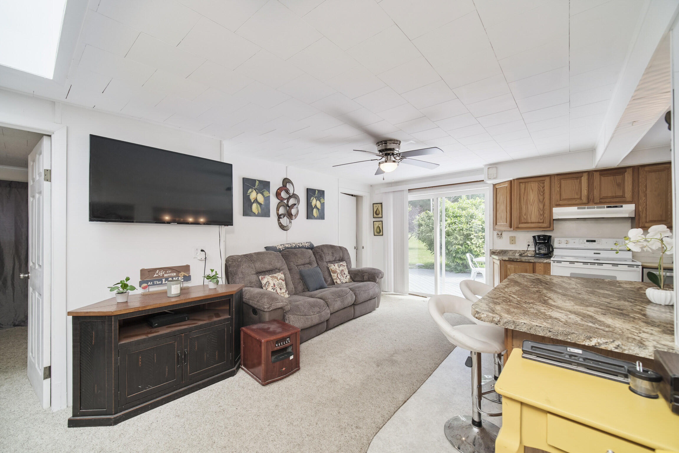 Manistee, Michigan, 49660, United States, 7 Bedrooms Bedrooms, ,3 BathroomsBathrooms,Residential,For Sale,1943241