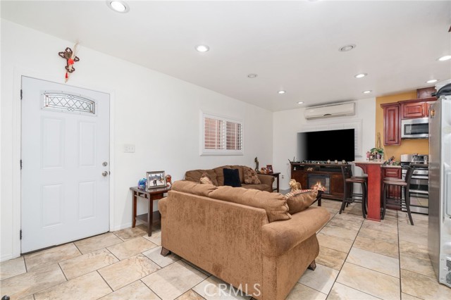 South Gate, California, 90280, United States, 4 Bedrooms Bedrooms, ,Residential,For Sale,2005257