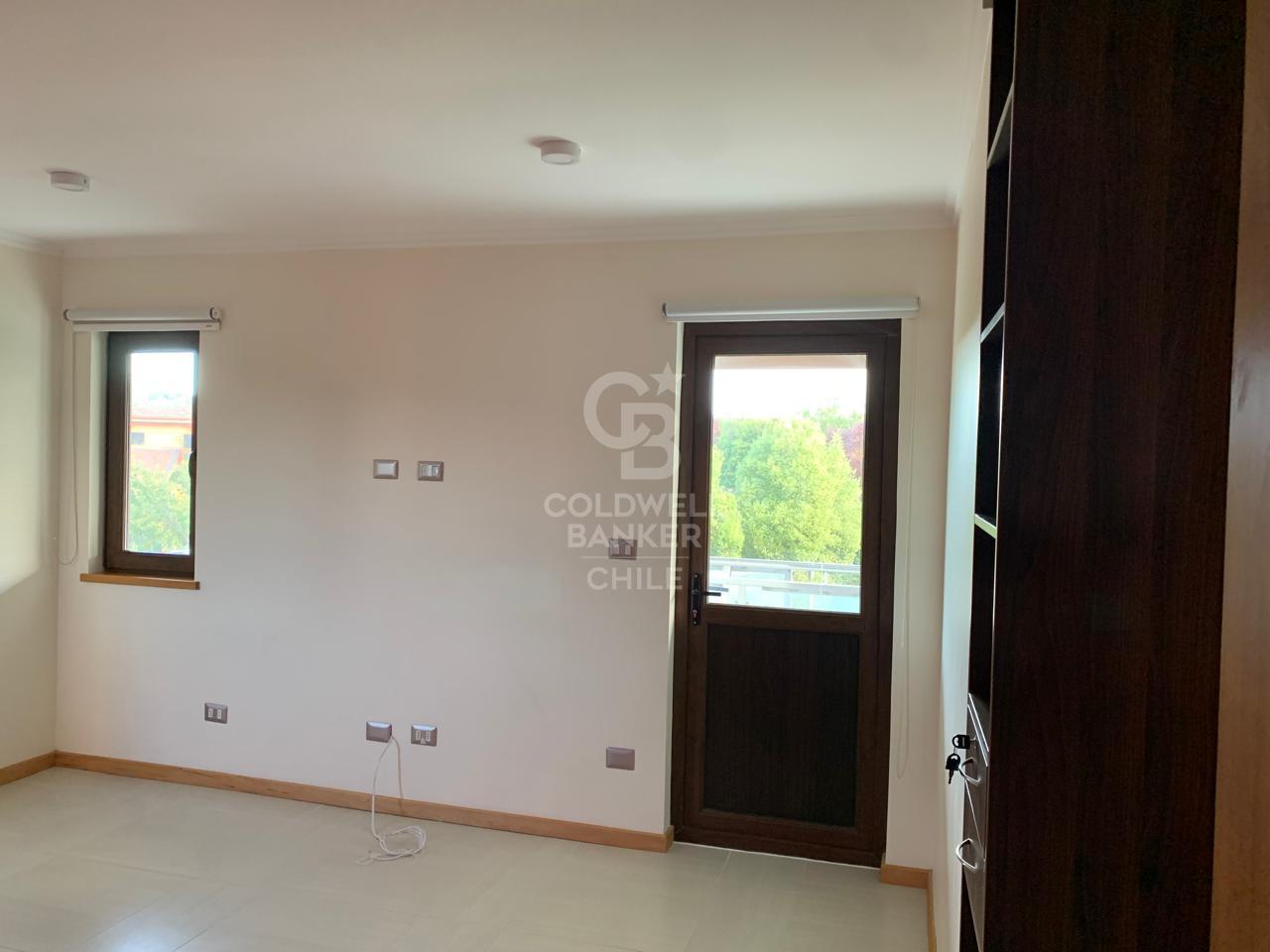 Puerto Varas, Chile, 7 Bedrooms Bedrooms, ,5 BathroomsBathrooms,Residential,For Sale,1990332