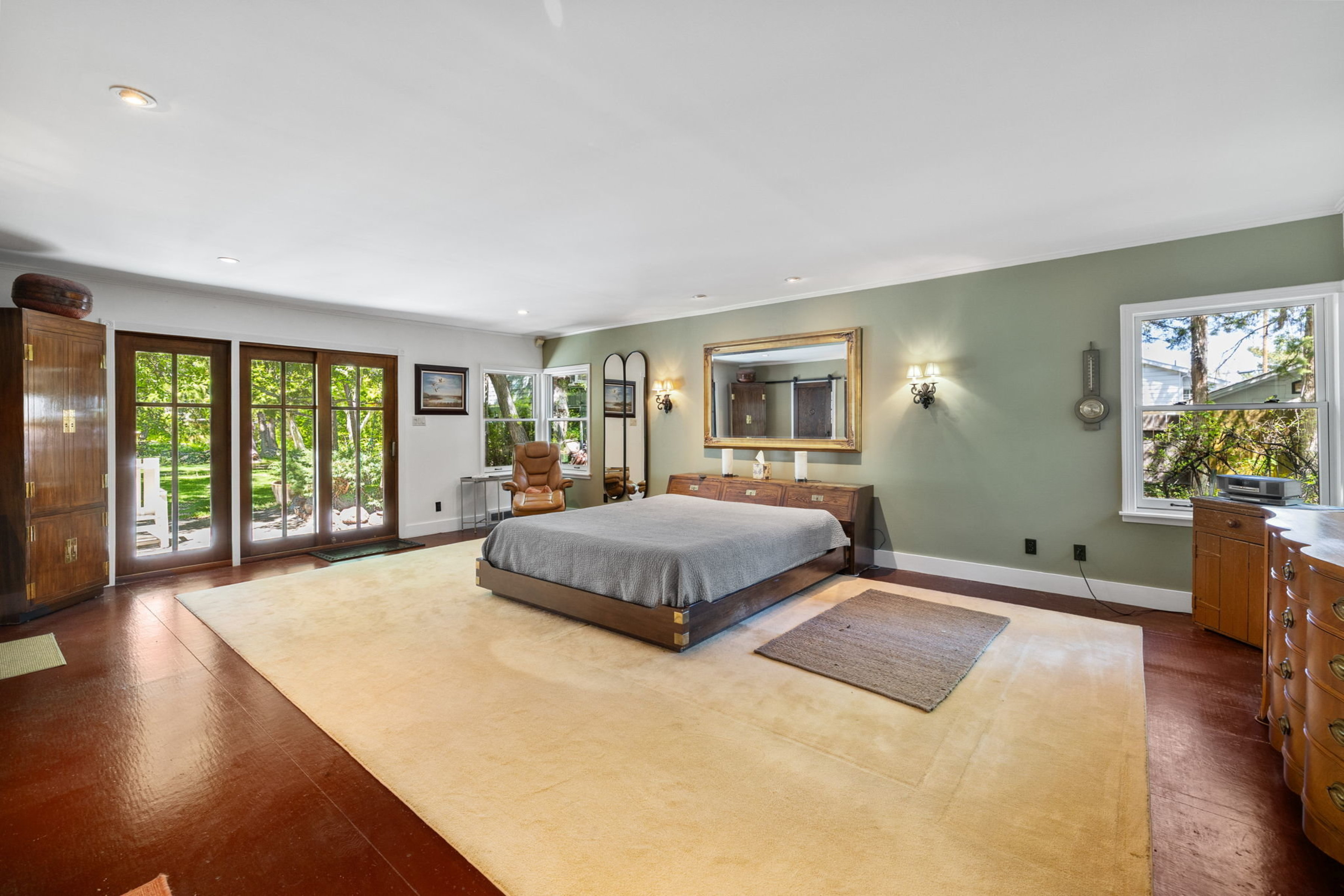  Historic home with 2 guest homes on 1.24 acres with a pool - 物件實景