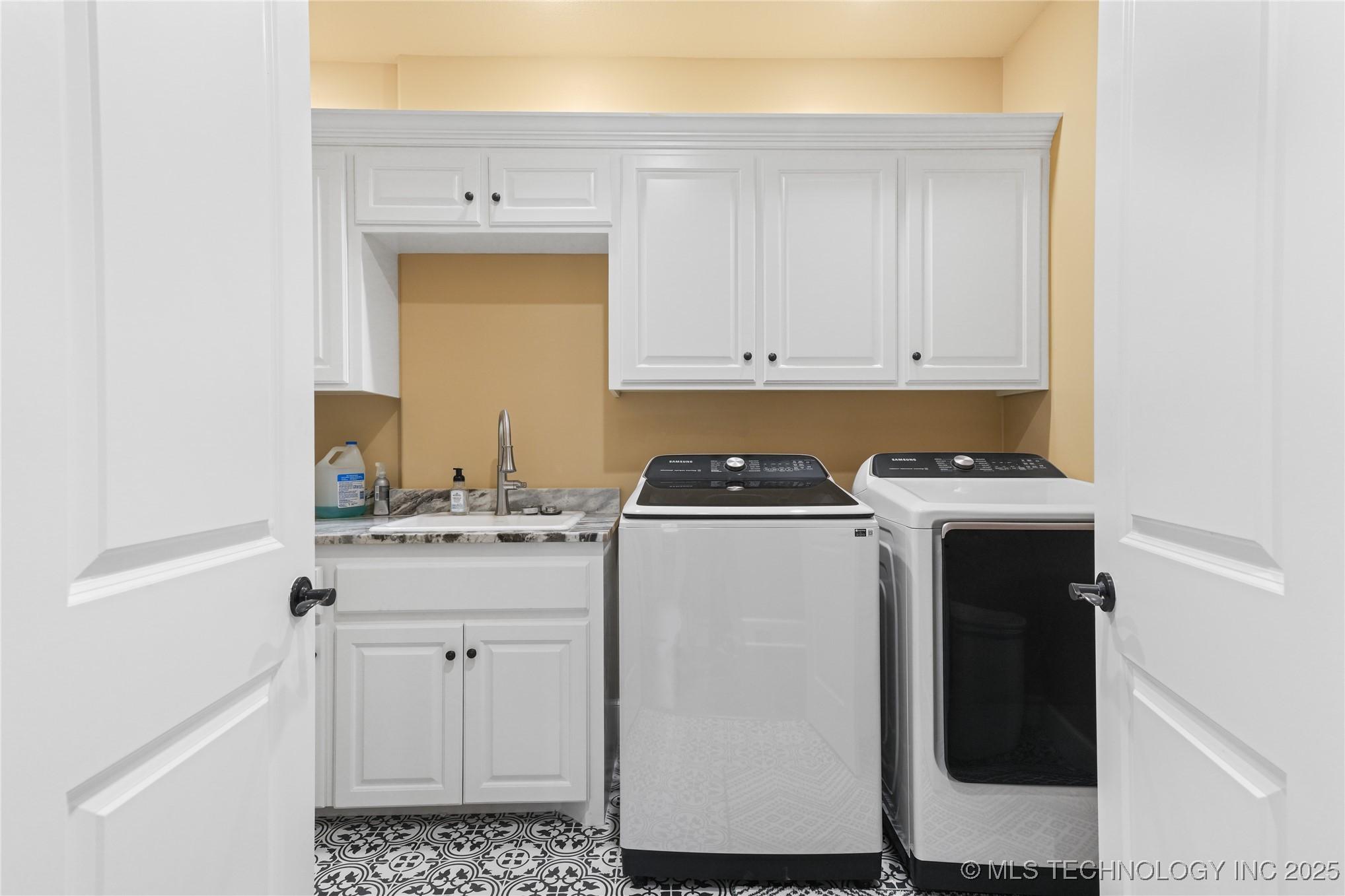 Muskogee, Oklahoma, 74403, United States, 4 Bedrooms Bedrooms, ,5 BathroomsBathrooms,Residential,For Sale,1980676