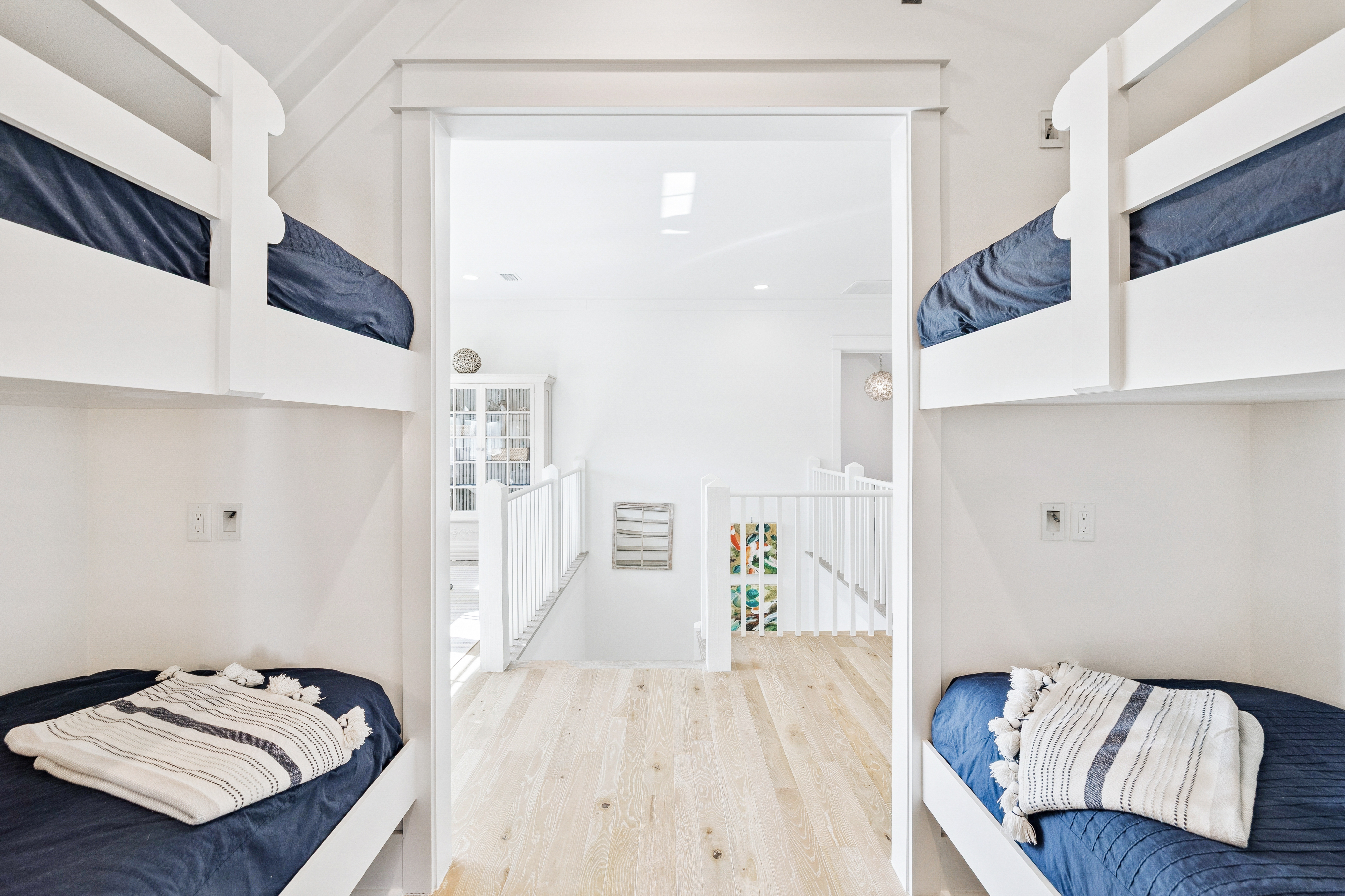  Designer-Furnished Coastal Retreat with Cabana & Outdoor Fireplace - 物件實景