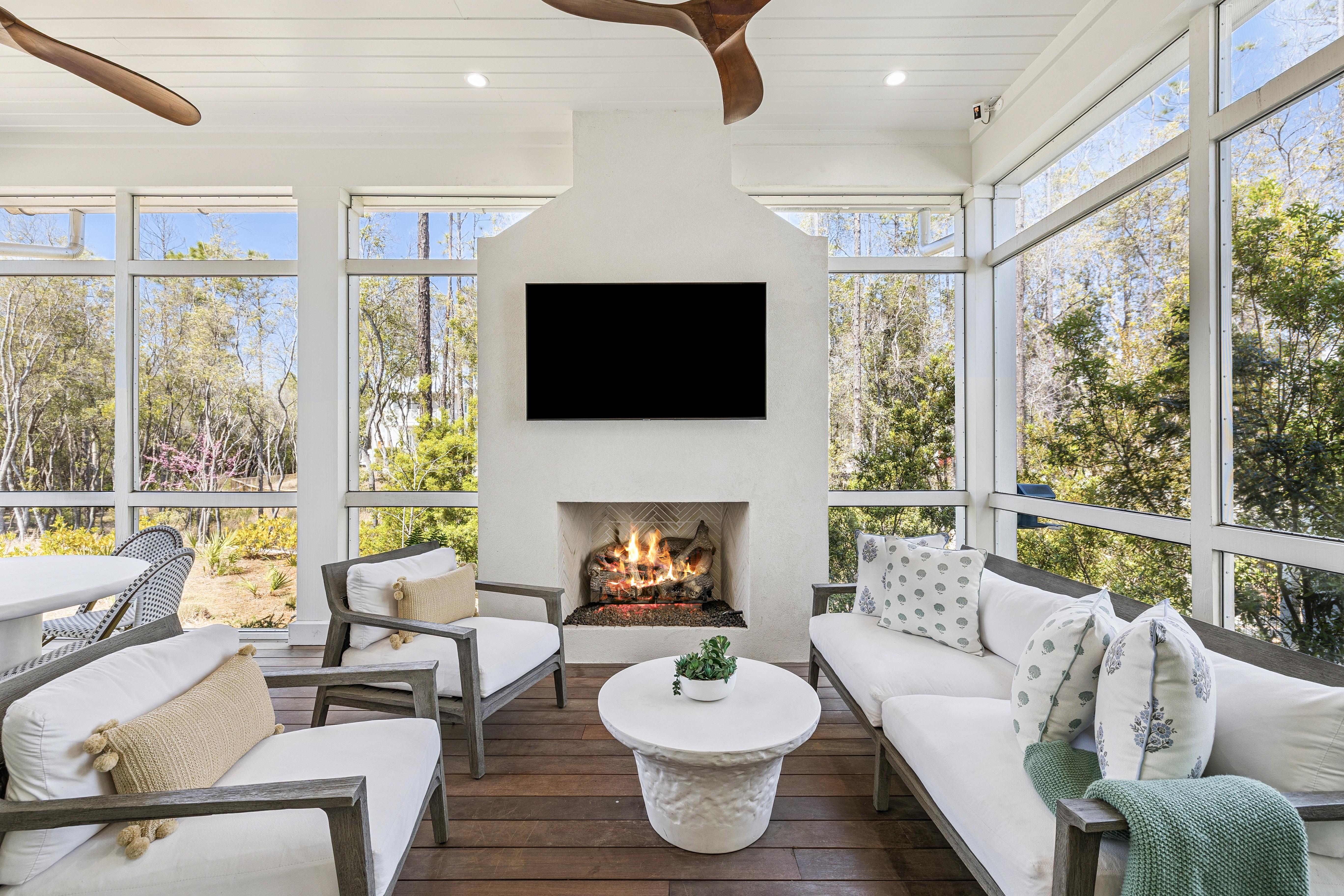  Refined Coastal Residence With Designer Interiors And Exceptional Craftsmanship - 物件實景