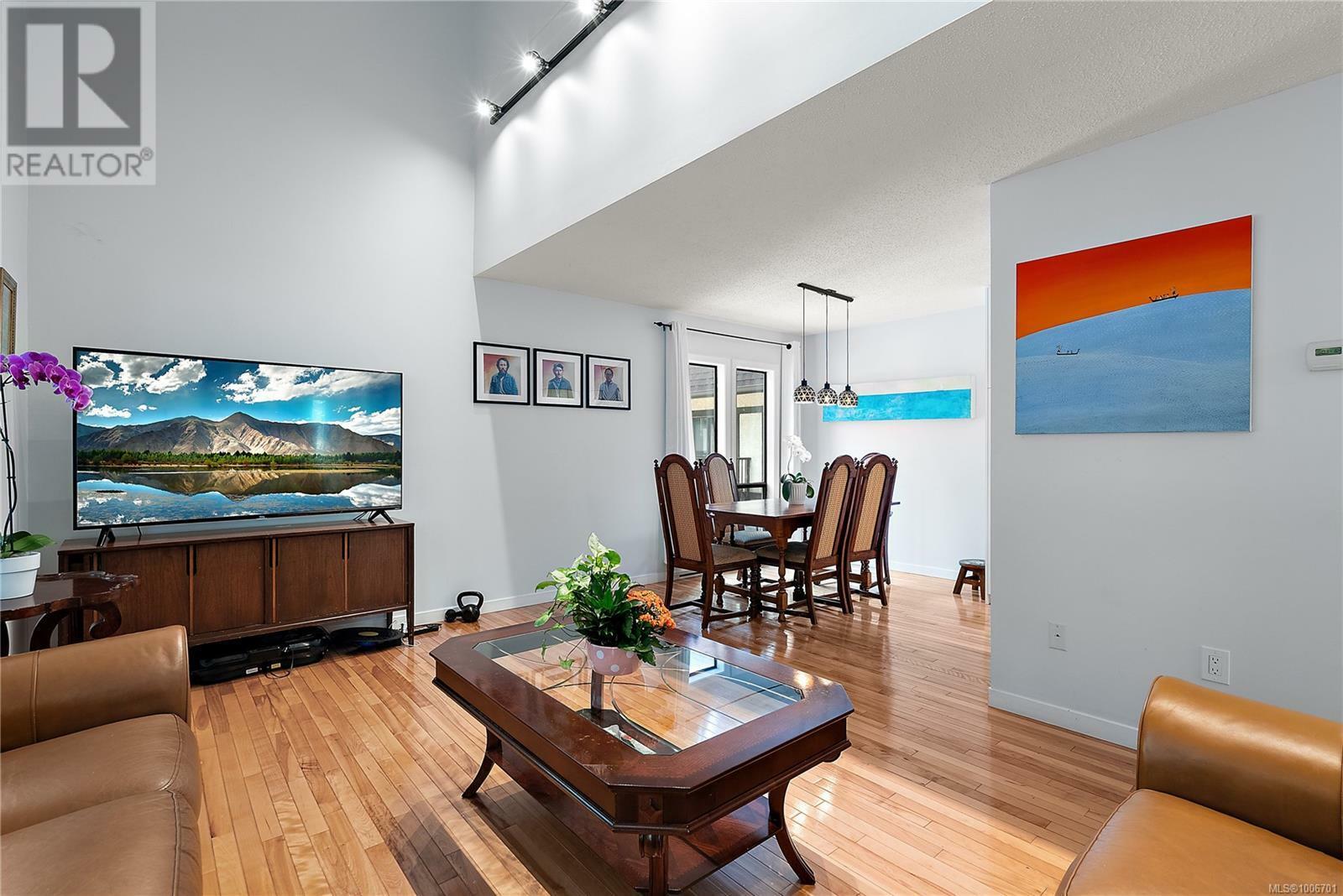 VICTORIA, British Columbia, V8S 1Z5, CA, 3 Bedrooms Bedrooms, ,2 BathroomsBathrooms,Residential,For Sale,1885281