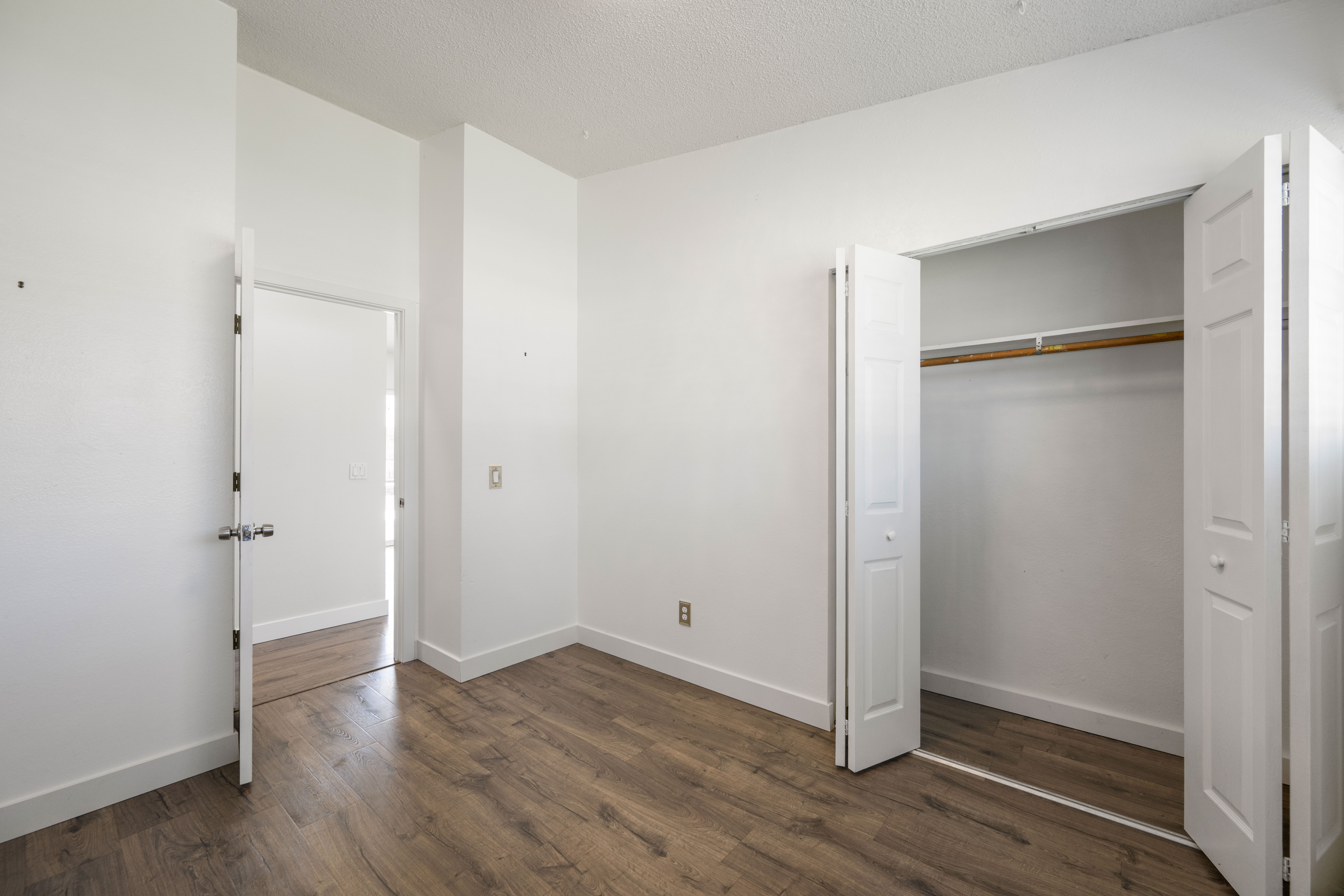  Fully Updated Kitchen, Bathrooms, Floors & More - 物件實景