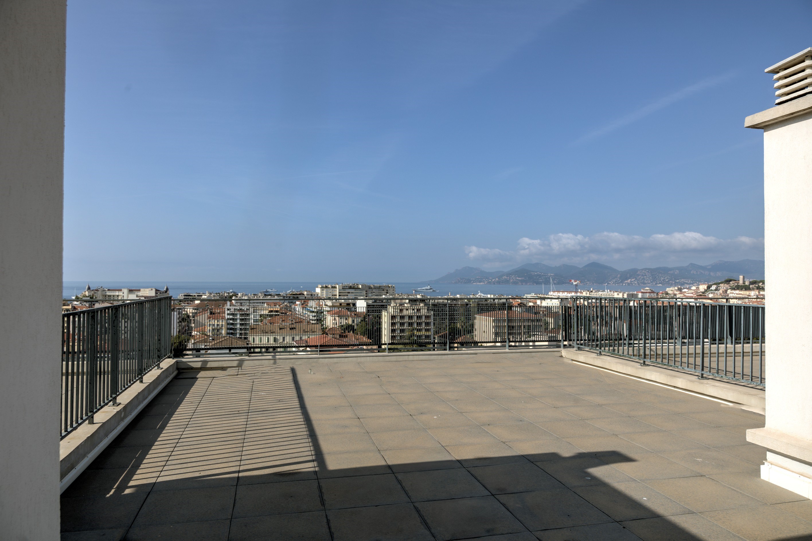  Sole agent: Renovated 3-room penthouse with sea view in Cannes Montfleury. - 物件實景