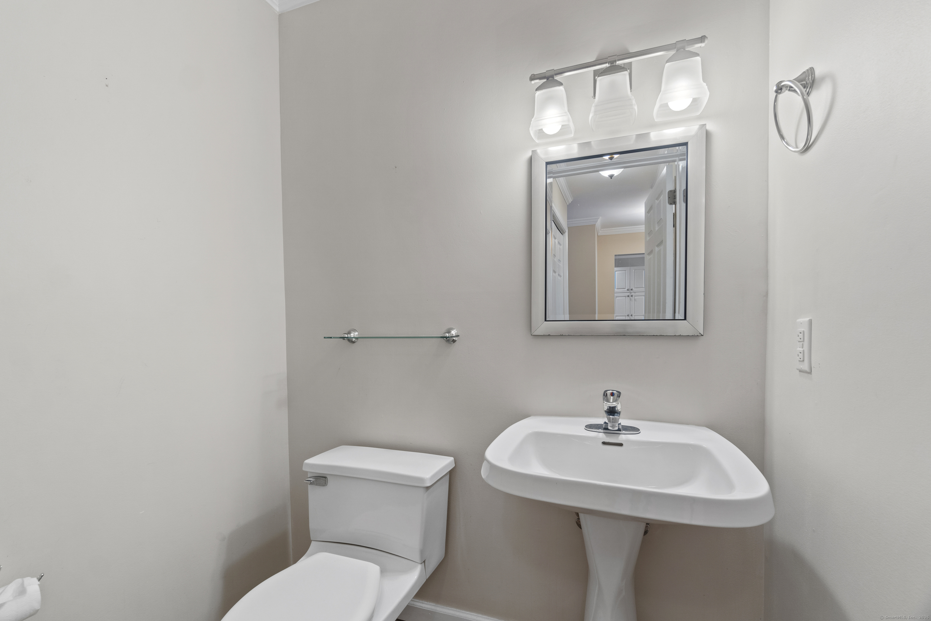 Danbury, Connecticut, 06811, United States, 2 Bedrooms Bedrooms, ,3 BathroomsBathrooms,Residential,For Sale,1932633