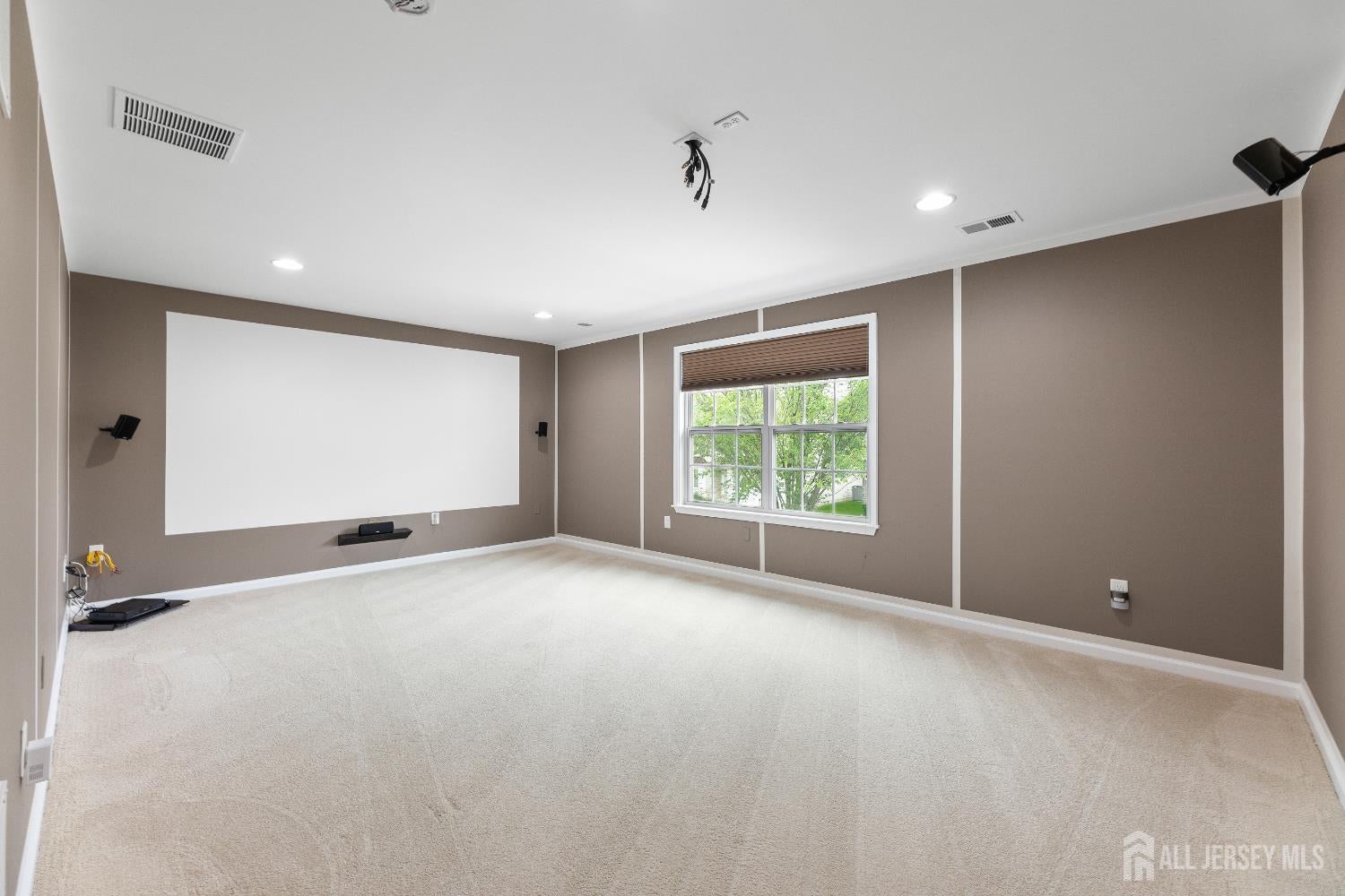 Piscataway, New Jersey, 08854, United States, 4 Bedrooms Bedrooms, ,3 BathroomsBathrooms,Residential,For Sale,1889779