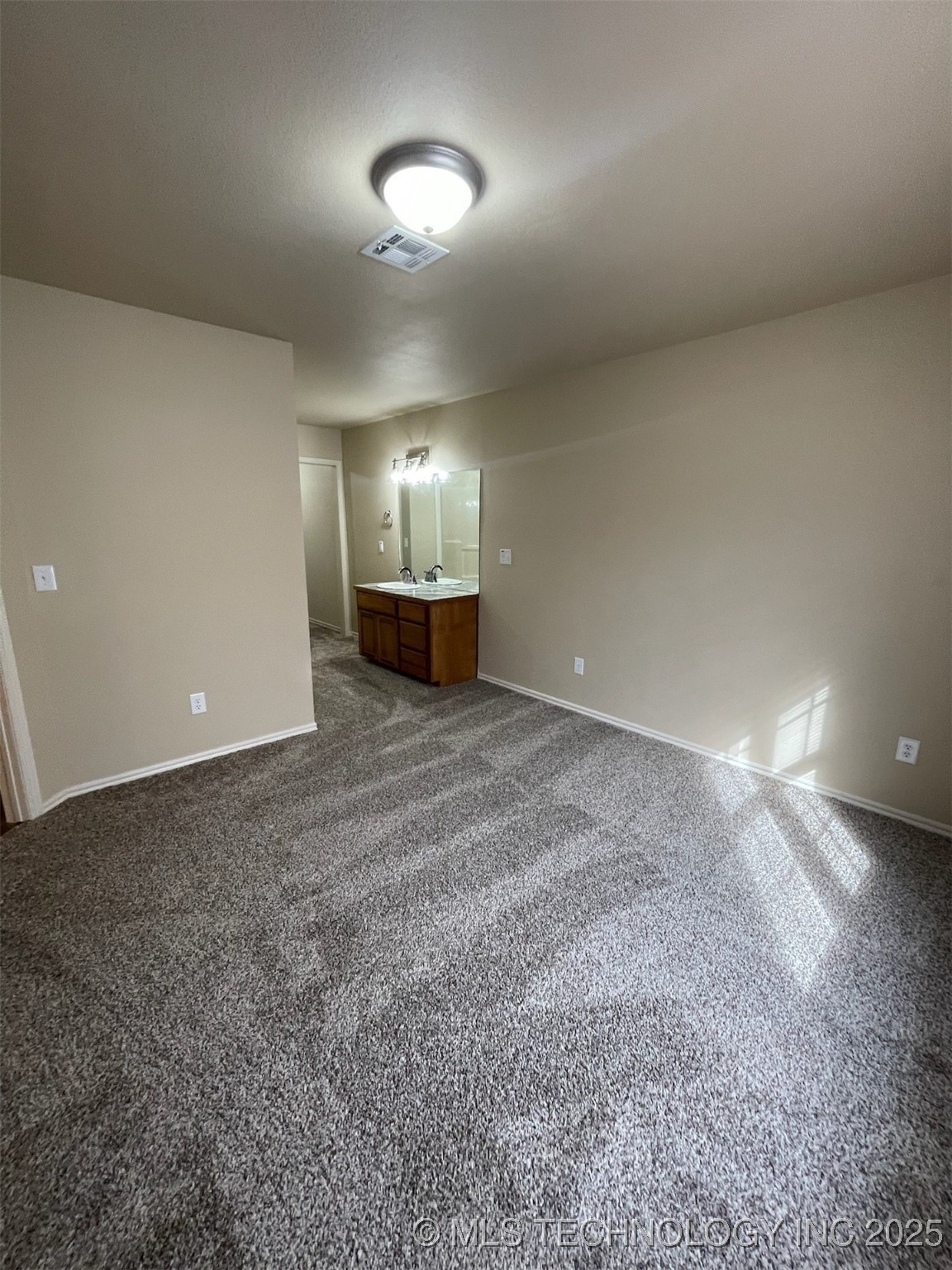 Tahlequah, Oklahoma, 74464, United States, 6 Bedrooms Bedrooms, ,8 BathroomsBathrooms,Residential,For Sale,1932775