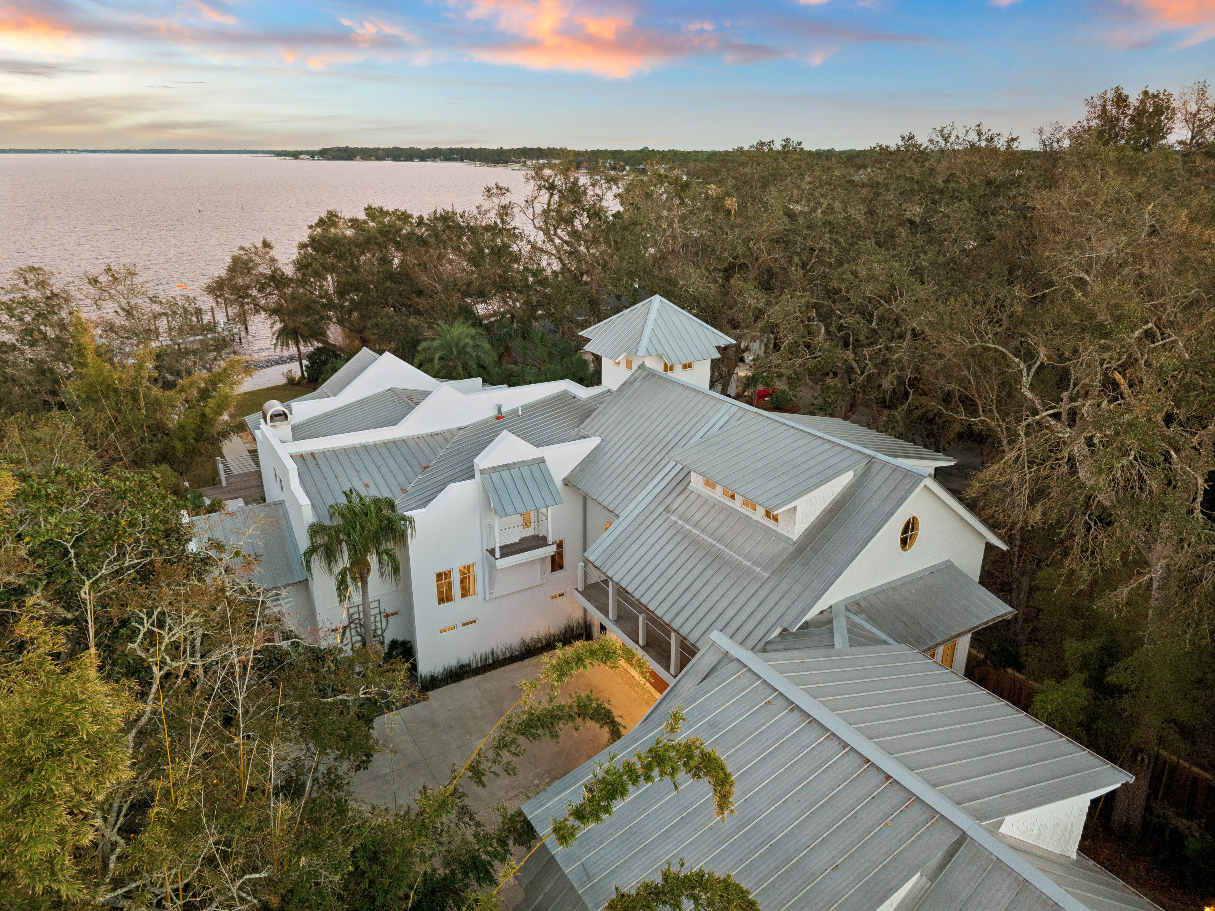  Private Bayfront Estate with Deep Water Dock and Sandy Beach - 物件實景