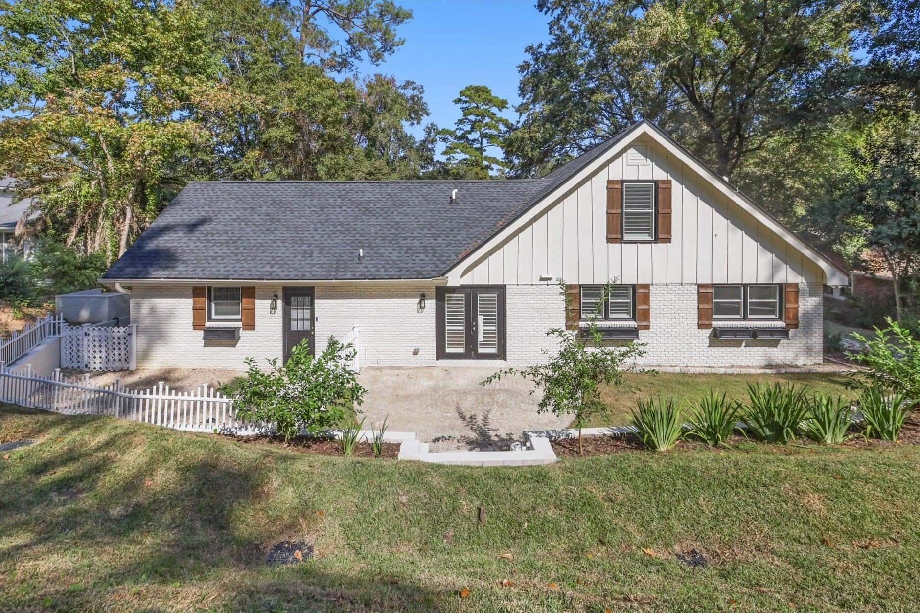 Tallahassee, Florida, 32308-0927, United States, 4 Bedrooms Bedrooms, ,3 BathroomsBathrooms,Residential,For Sale,1981532