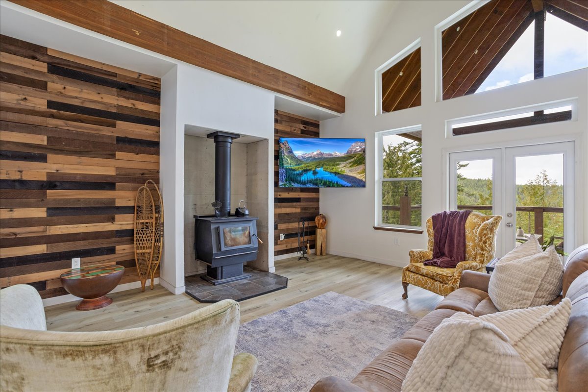 Sagle, Idaho, 83860, United States, 3 Bedrooms Bedrooms, ,4 BathroomsBathrooms,Residential,For Sale,1976949