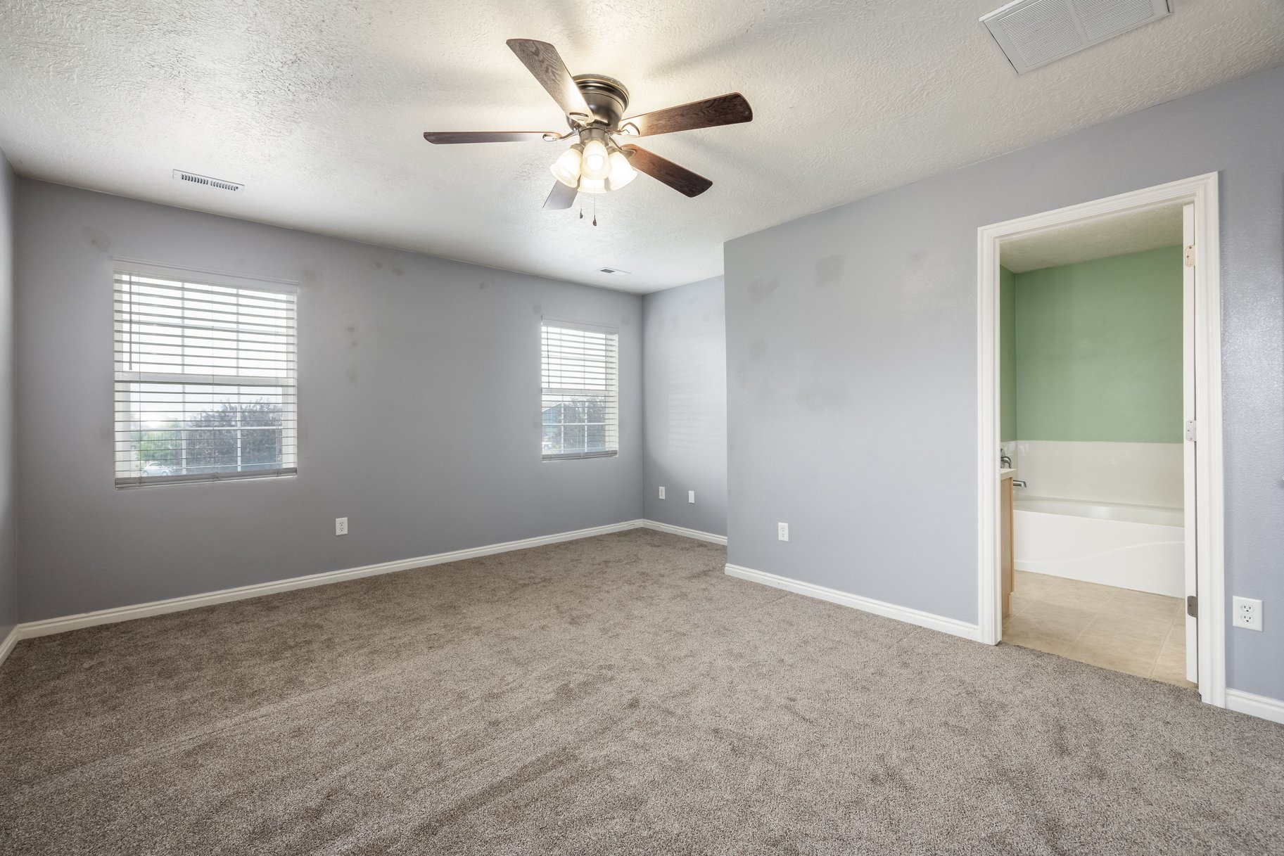  The Perfect Place to Call Home – Updated, Spacious & Move-In Ready - 物件實景