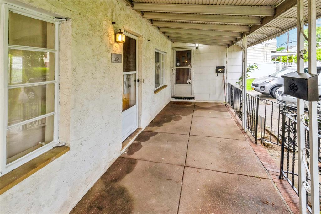 Elmont, New York, 11003, United States, 5 Bedrooms Bedrooms, ,2 BathroomsBathrooms,Residential,For Sale,1928943