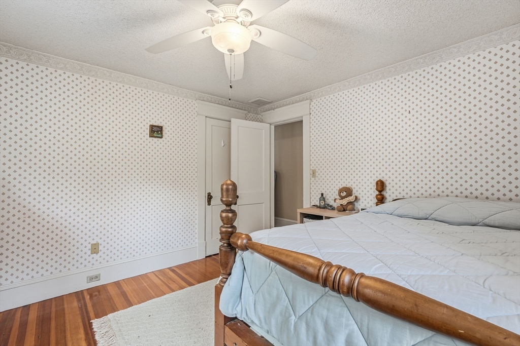 South Hadley, Massachusetts, 01075, United States, 4 Bedrooms Bedrooms, ,2 BathroomsBathrooms,Residential,For Sale,1970886