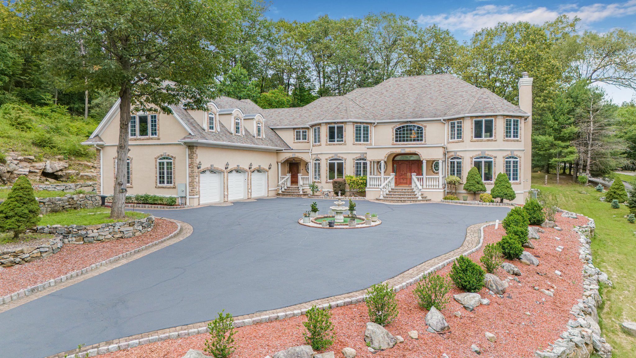 Kinnelon, New Jersey, 07405, United States, 6 Bedrooms Bedrooms, ,5 BathroomsBathrooms,Residential,For Sale,1983077