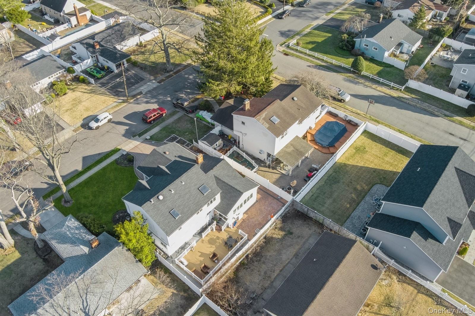 Massapequa Park, New York, 11762, United States, 3 Bedrooms Bedrooms, ,4 BathroomsBathrooms,Residential,For Sale,1941074