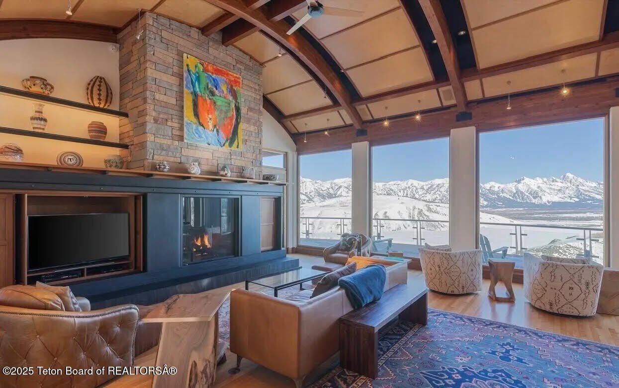 Jackson, Wyoming, 83001, United States, 4 Bedrooms Bedrooms, ,5 BathroomsBathrooms,Residential,For Sale,1851066