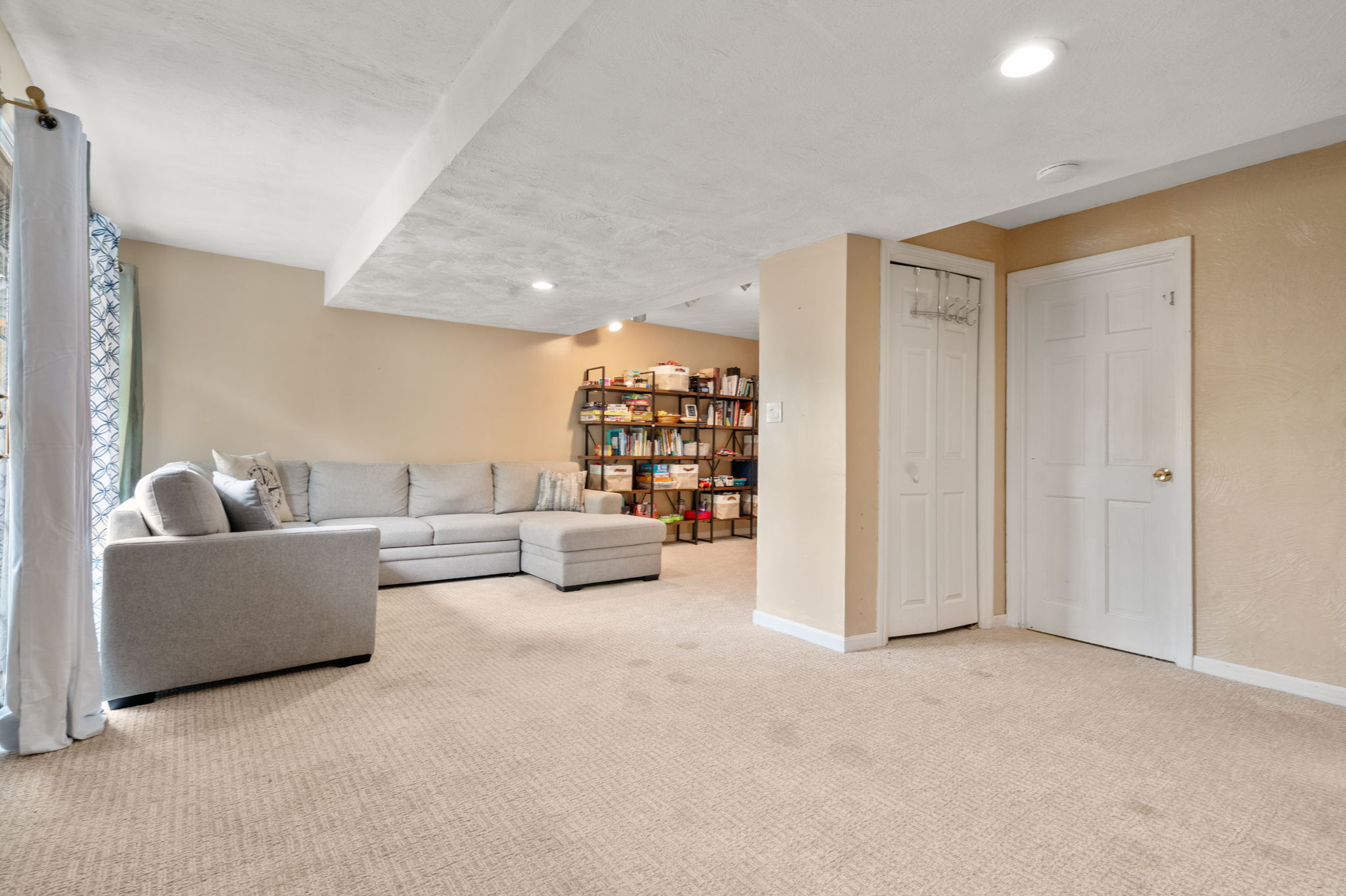  2 Forbes Road, Canton, MA, 02021 - 物件實景