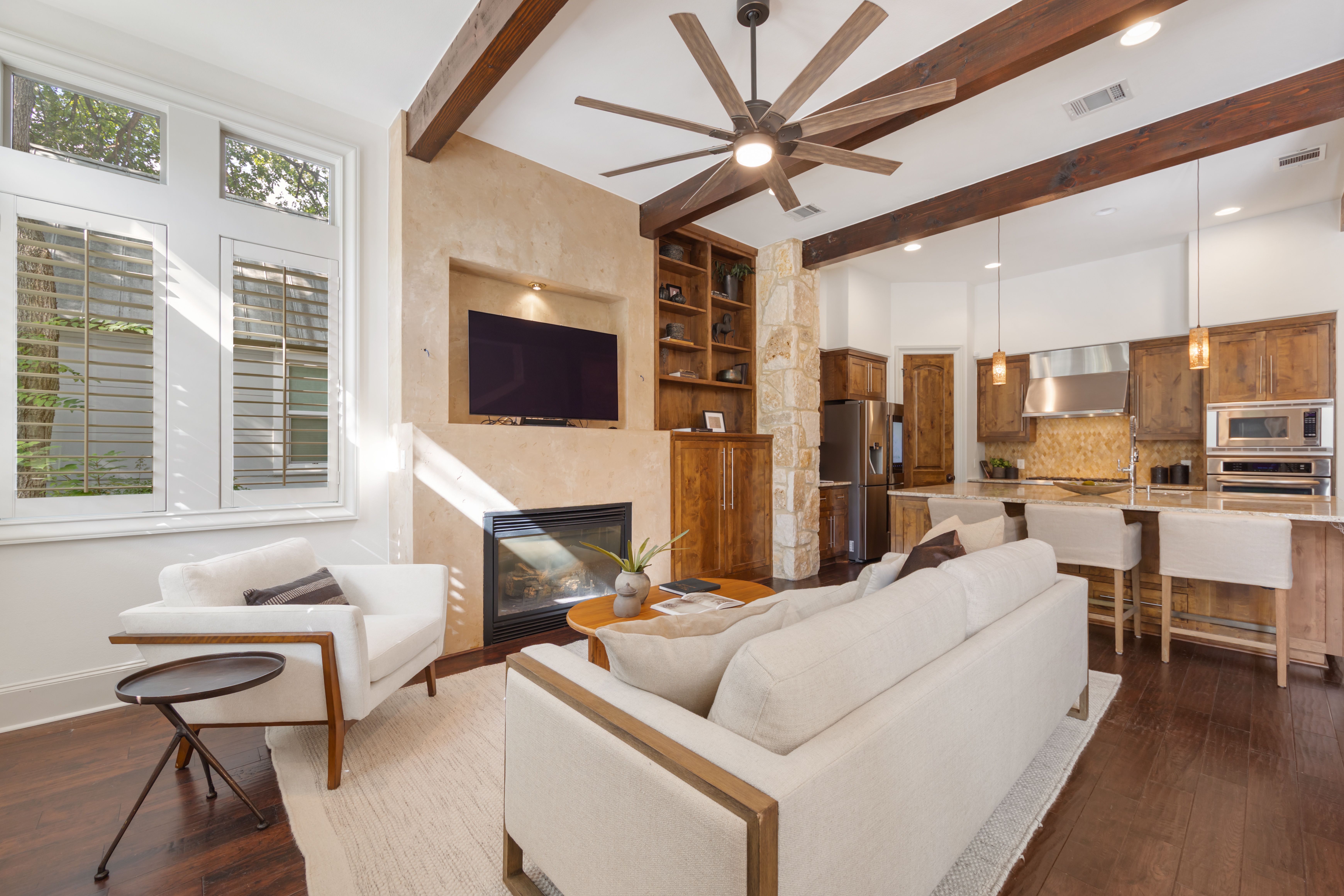  Refined Barton Hills Living  Private Garage  Exceptional 78704 Location - 物件實景