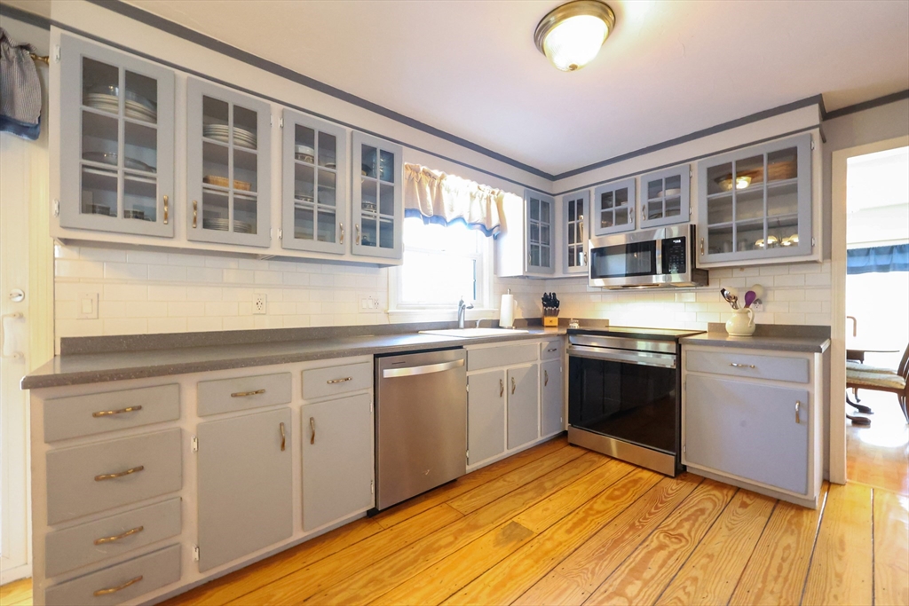 Medway, Massachusetts, 02053, United States, 4 Bedrooms Bedrooms, ,3 BathroomsBathrooms,Residential,For Sale,1991004